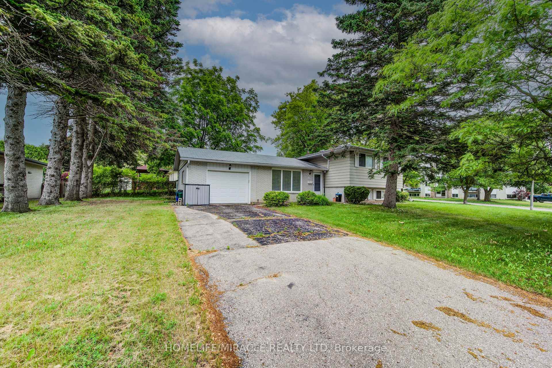 Photo 2 of 262 Northcrest Place, Waterloo — HOMEH