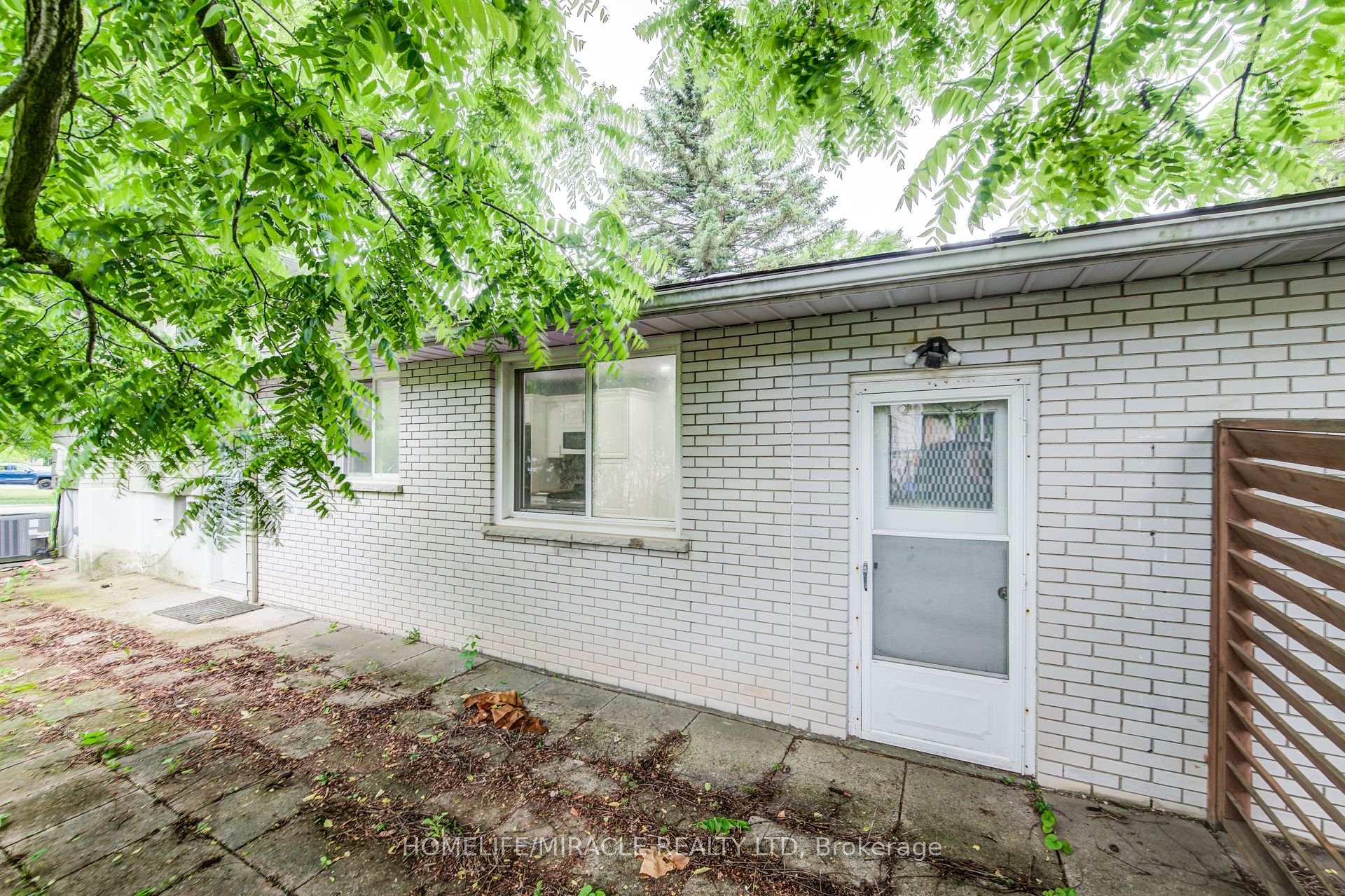 Photo 8 of 262 Northcrest Place, Waterloo — HOMEH