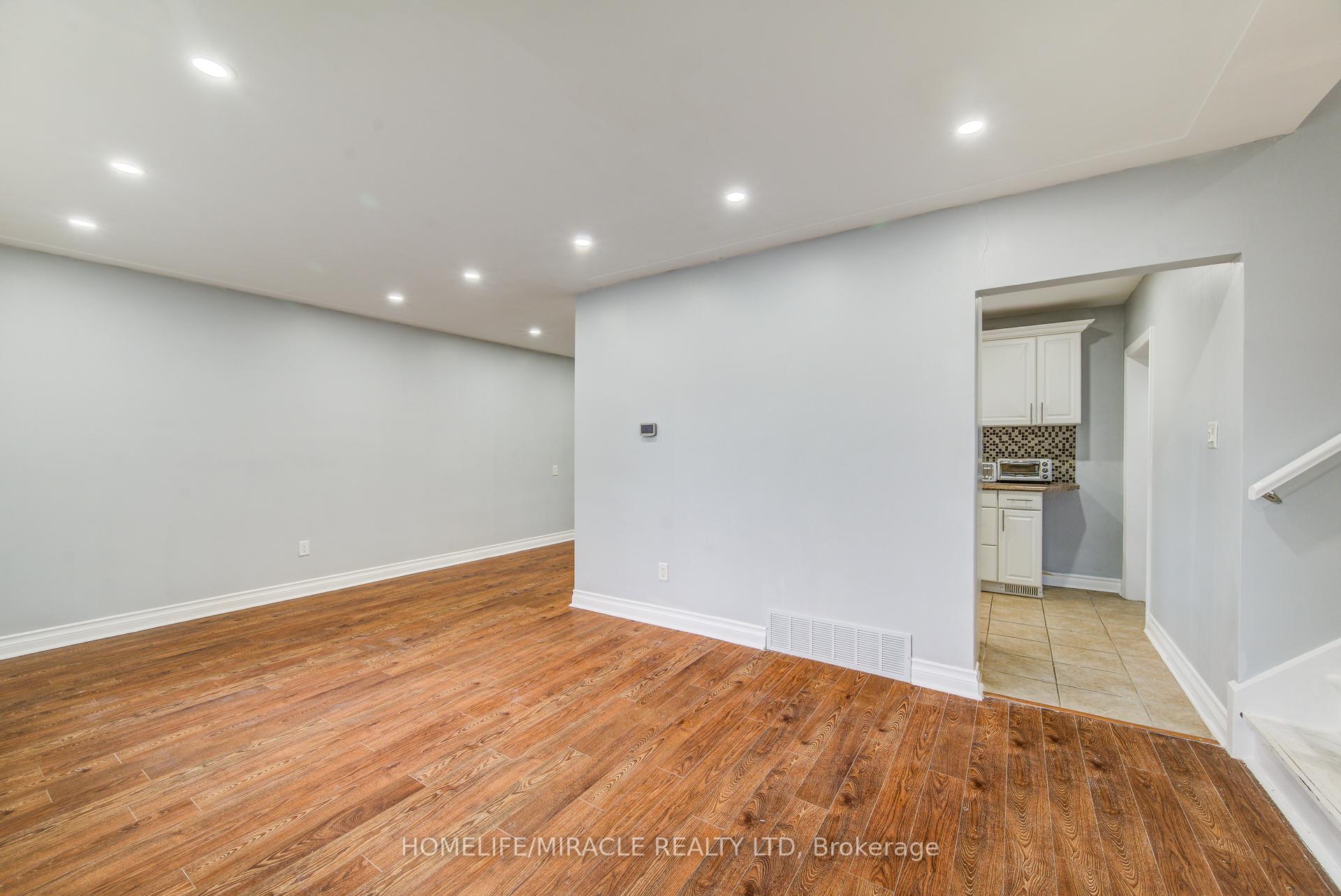 Photo 11 of 262 Northcrest Place, Waterloo — HOMEH