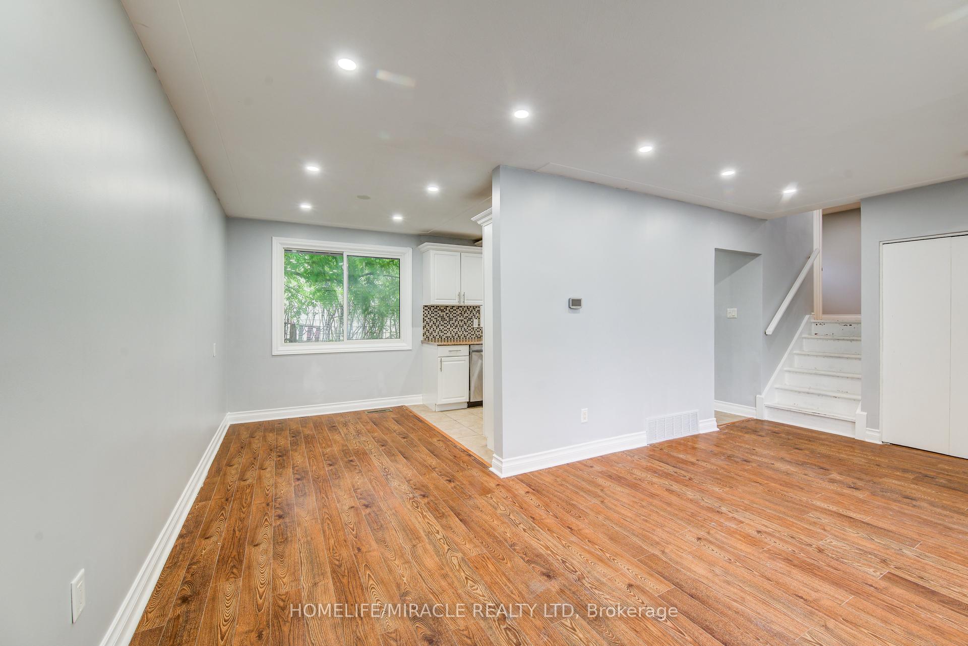 Photo 15 of 262 Northcrest Place, Waterloo — HOMEH