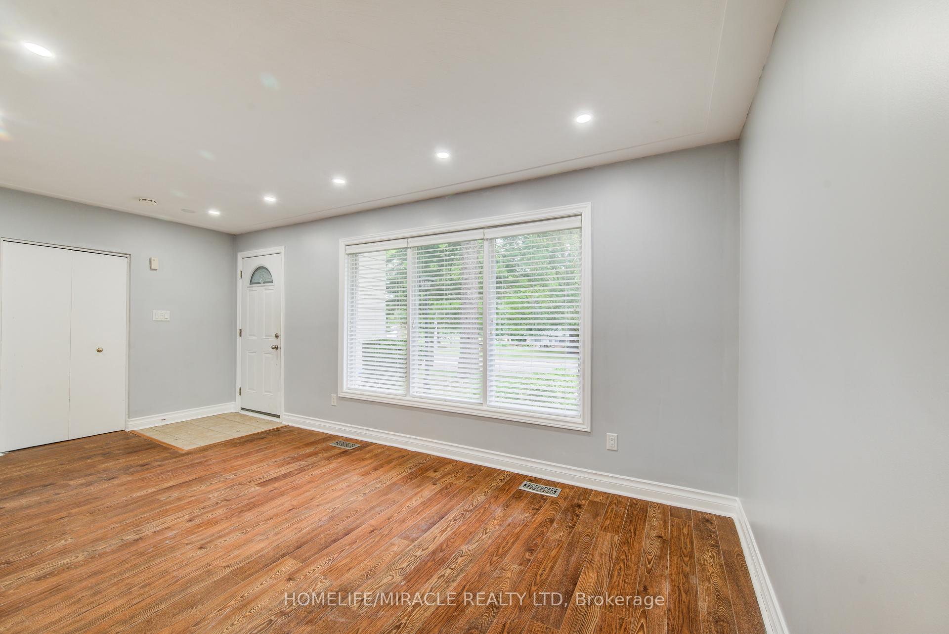 Photo 16 of 262 Northcrest Place, Waterloo — HOMEH
