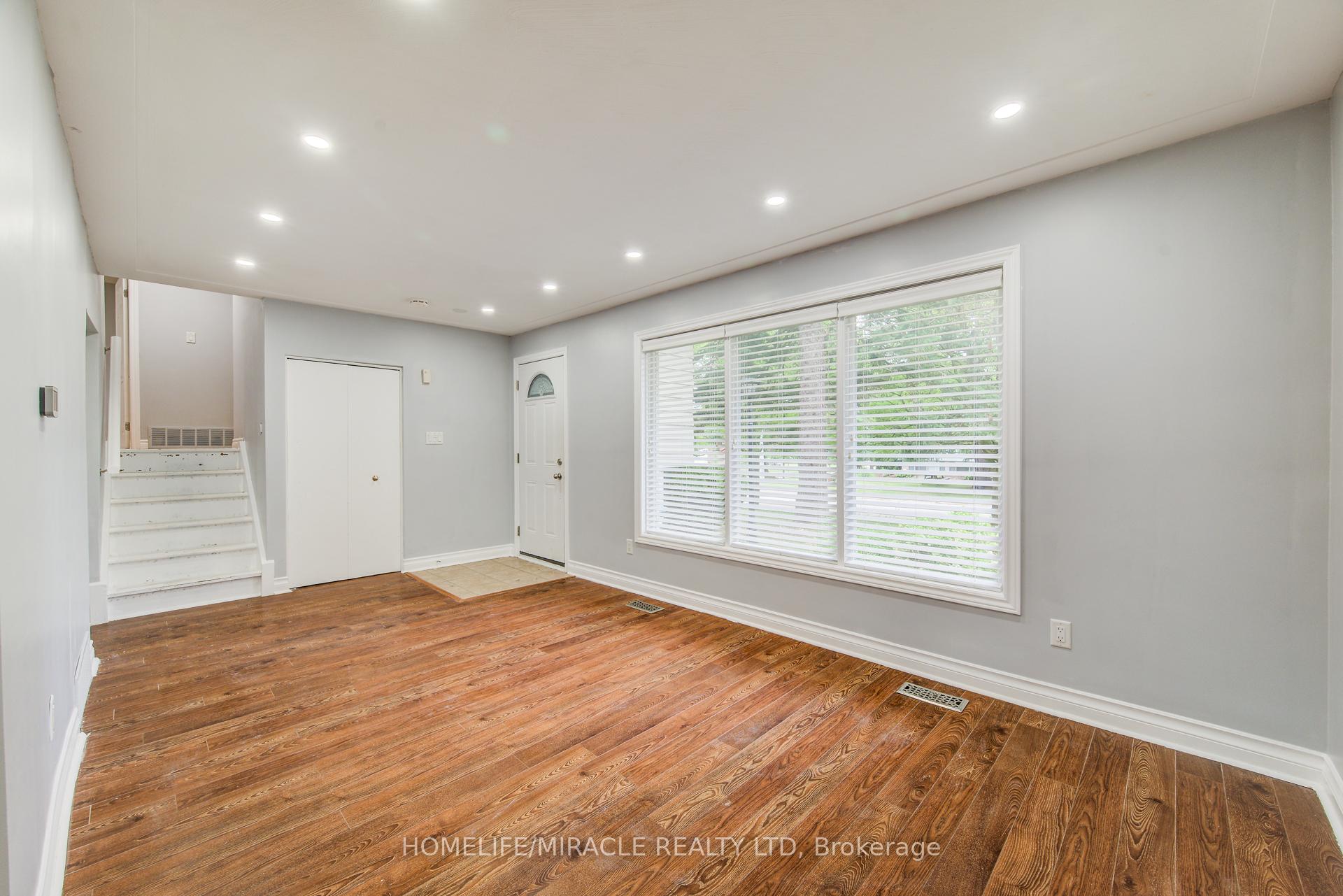 Photo 17 of 262 Northcrest Place, Waterloo — HOMEH