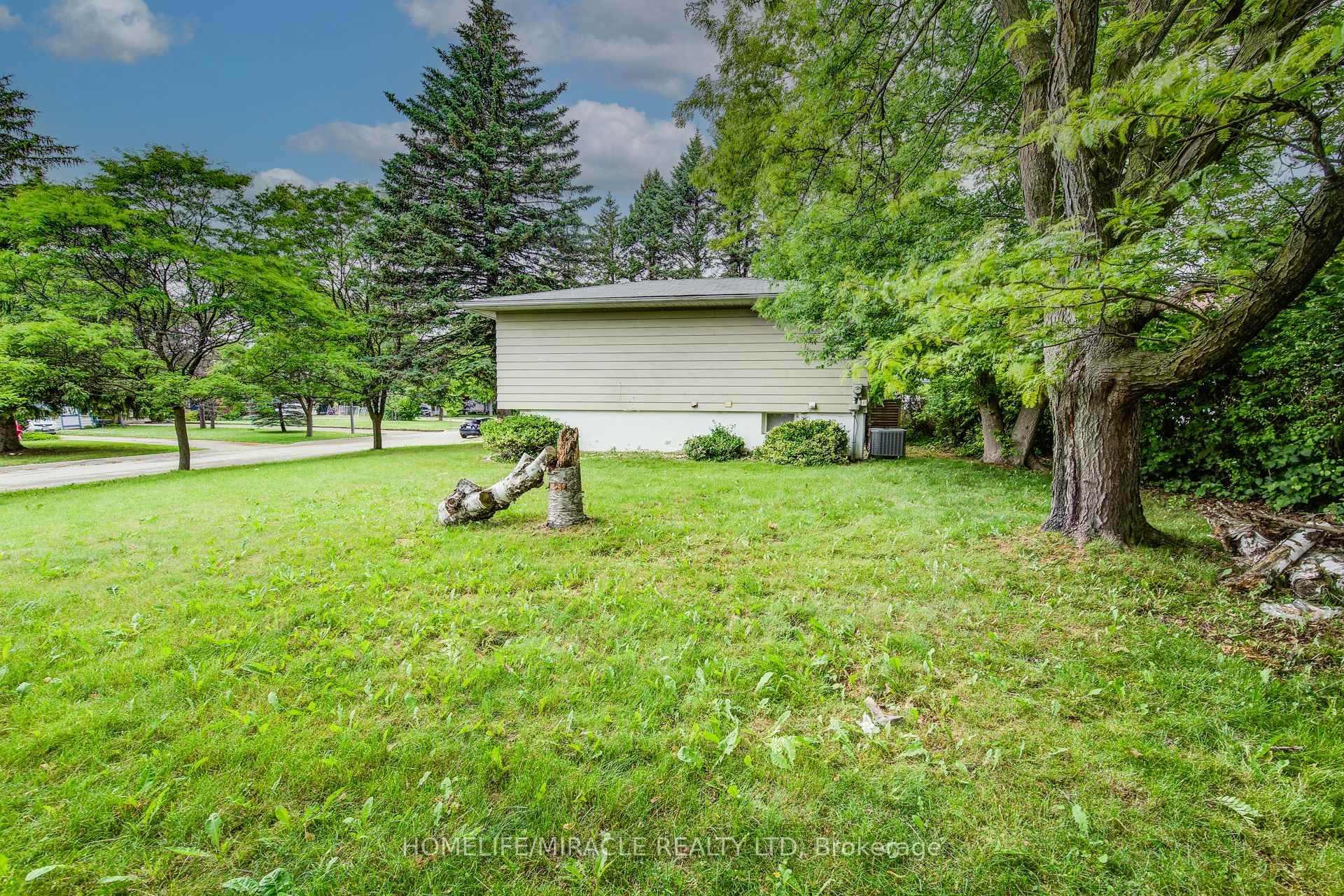 Photo 35 of 262 Northcrest Place, Waterloo — HOMEH