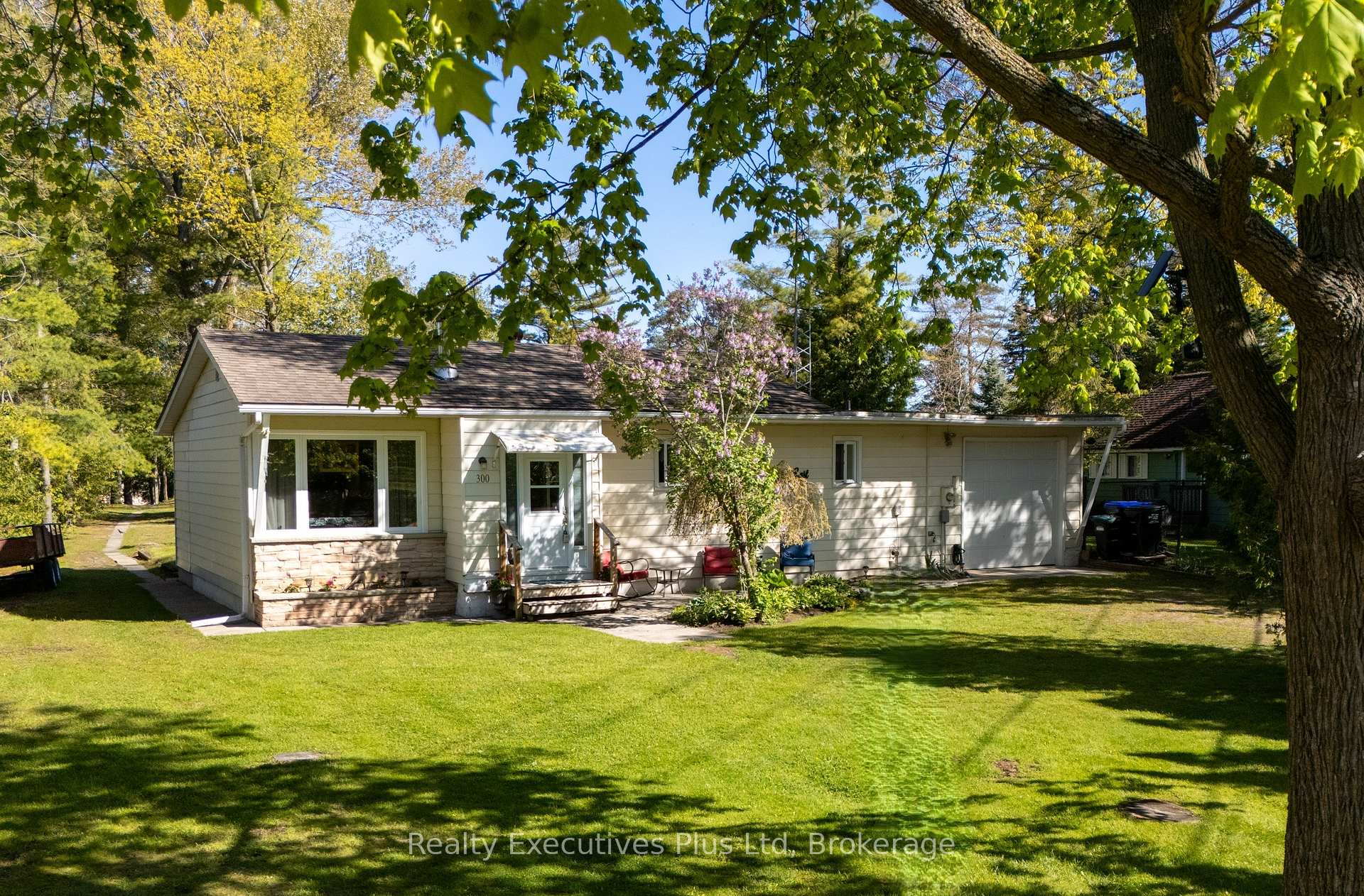 Photo 1 of 300 River Road E, Wasaga Beach — HOMEH