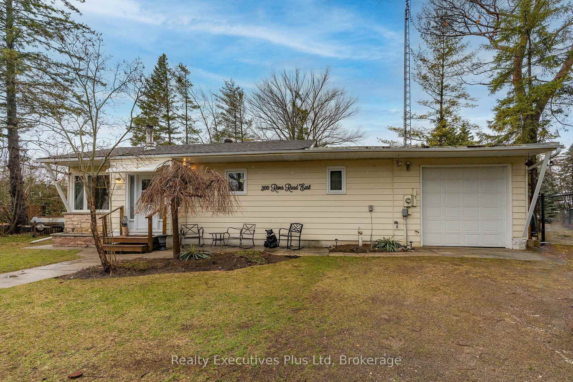 Photo 2 of 300 River Road E, Wasaga Beach — HOMEH