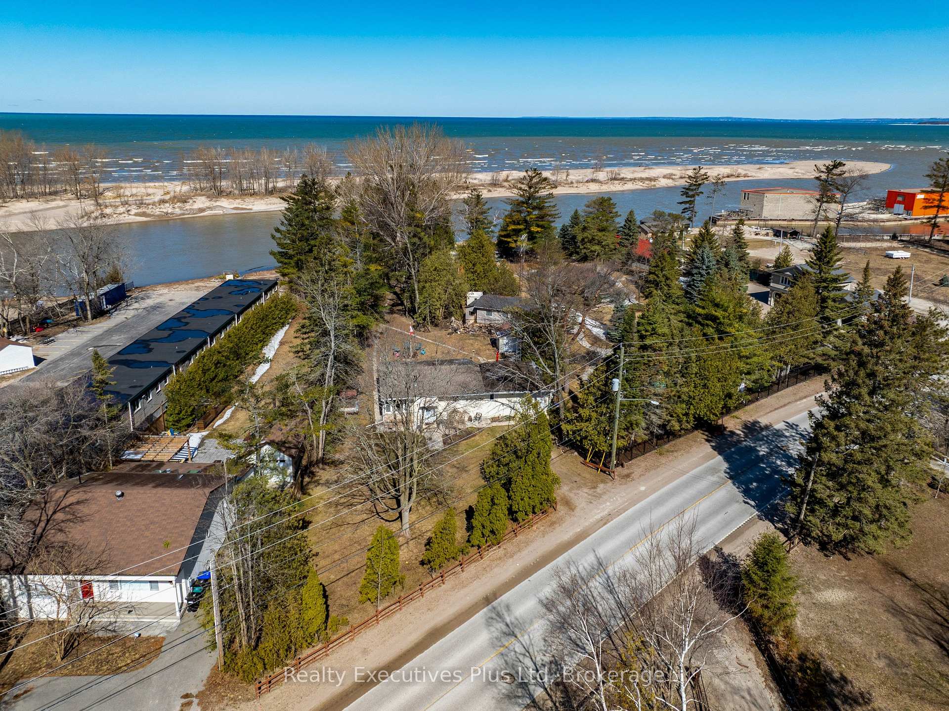 Photo 8 of 300 River Road E, Wasaga Beach — HOMEH