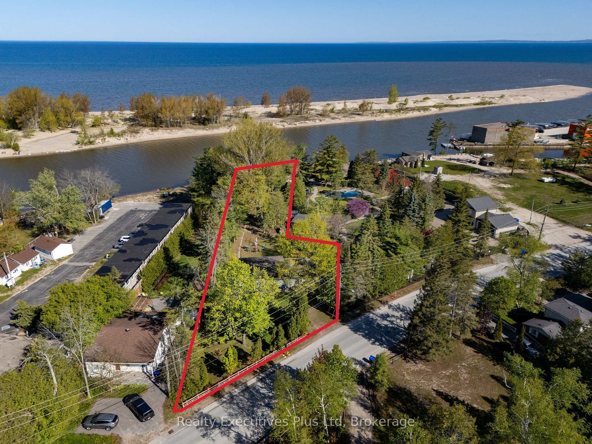 Photo 9 of 300 River Road E, Wasaga Beach — HOMEH