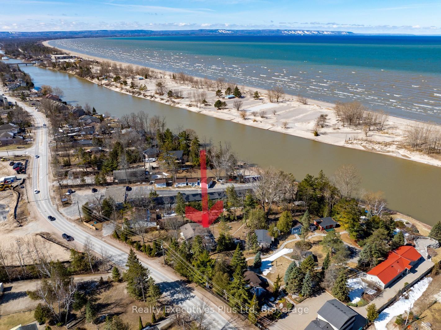Photo 10 of 300 River Road E, Wasaga Beach — HOMEH