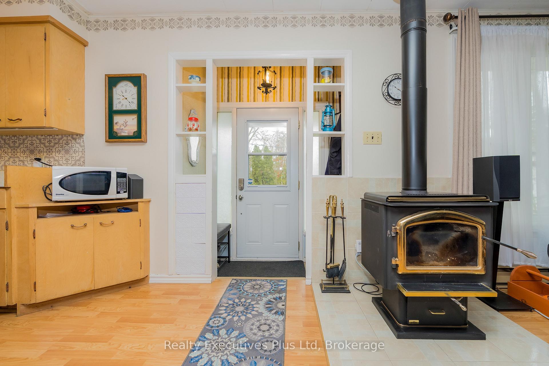 Photo 12 of 300 River Road E, Wasaga Beach — HOMEH