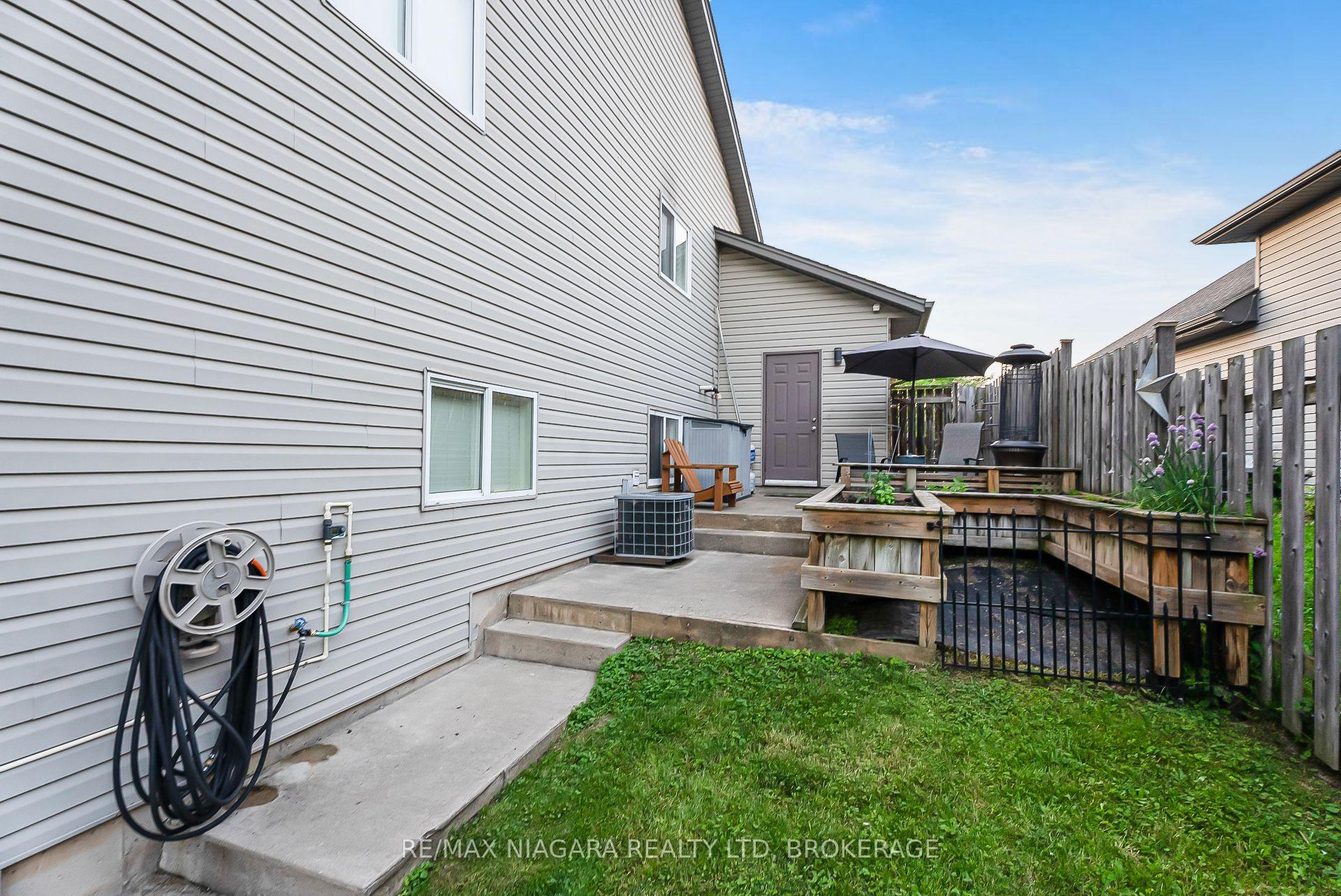 Photo 6 of 229 Wellbrook Boulevard, Welland, Prince Charles — HOMEH