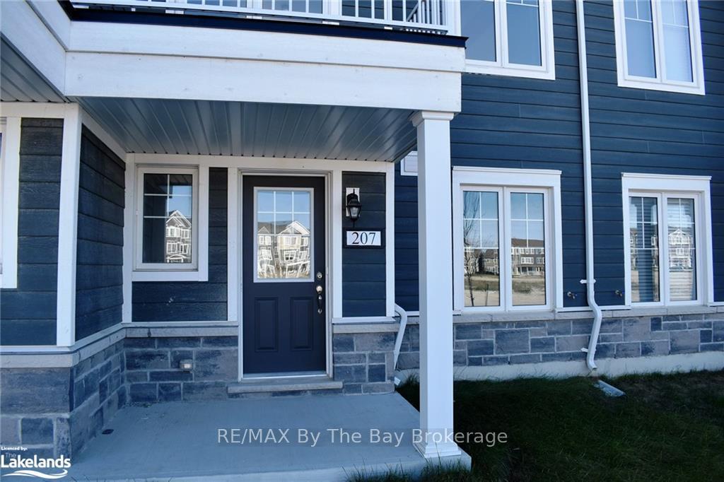 Front of 207 Village Gate Dr