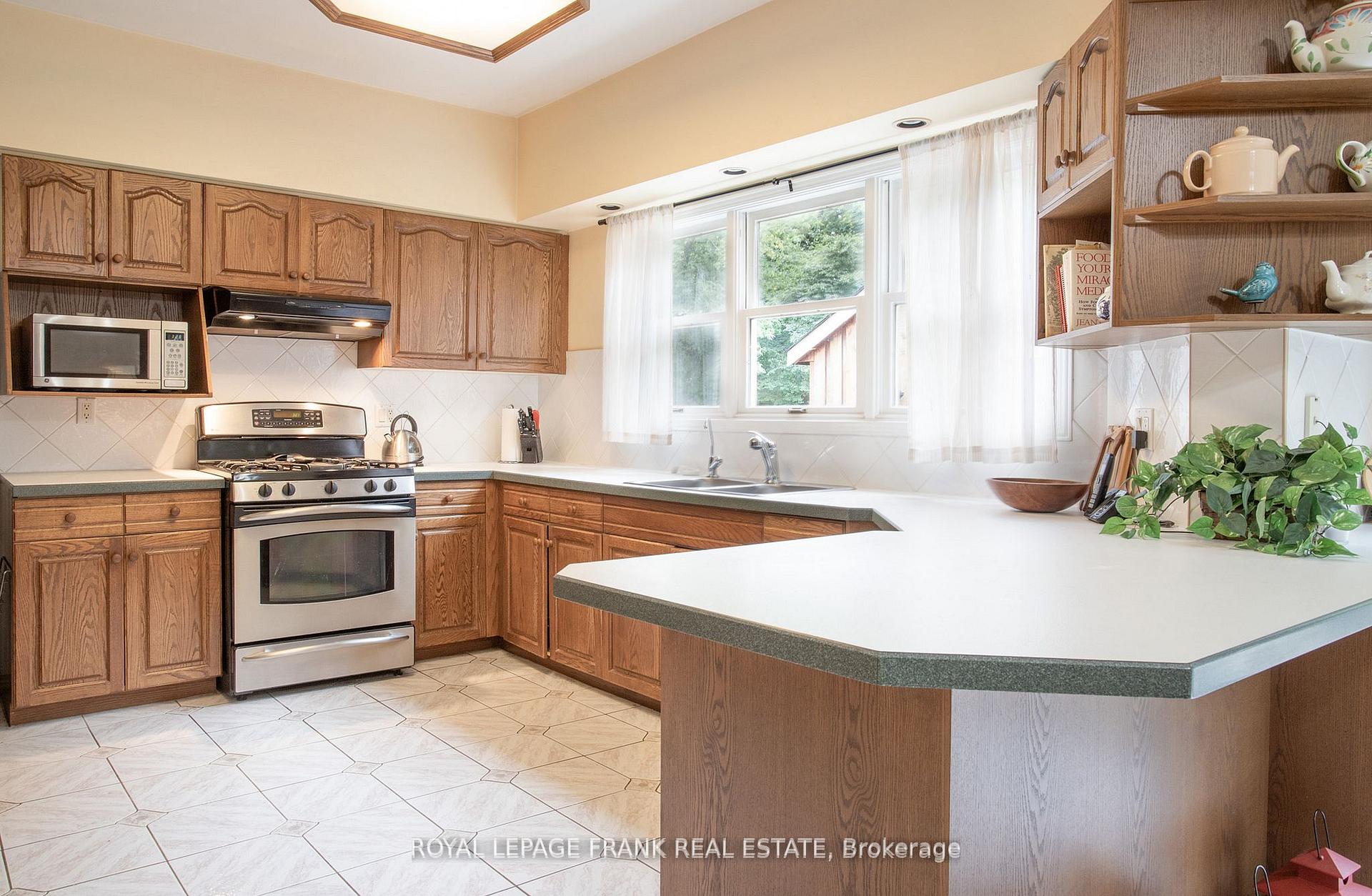 Photo 10 of 61 Allayden Drive, Whitby, Lynde Creek — HOMEH