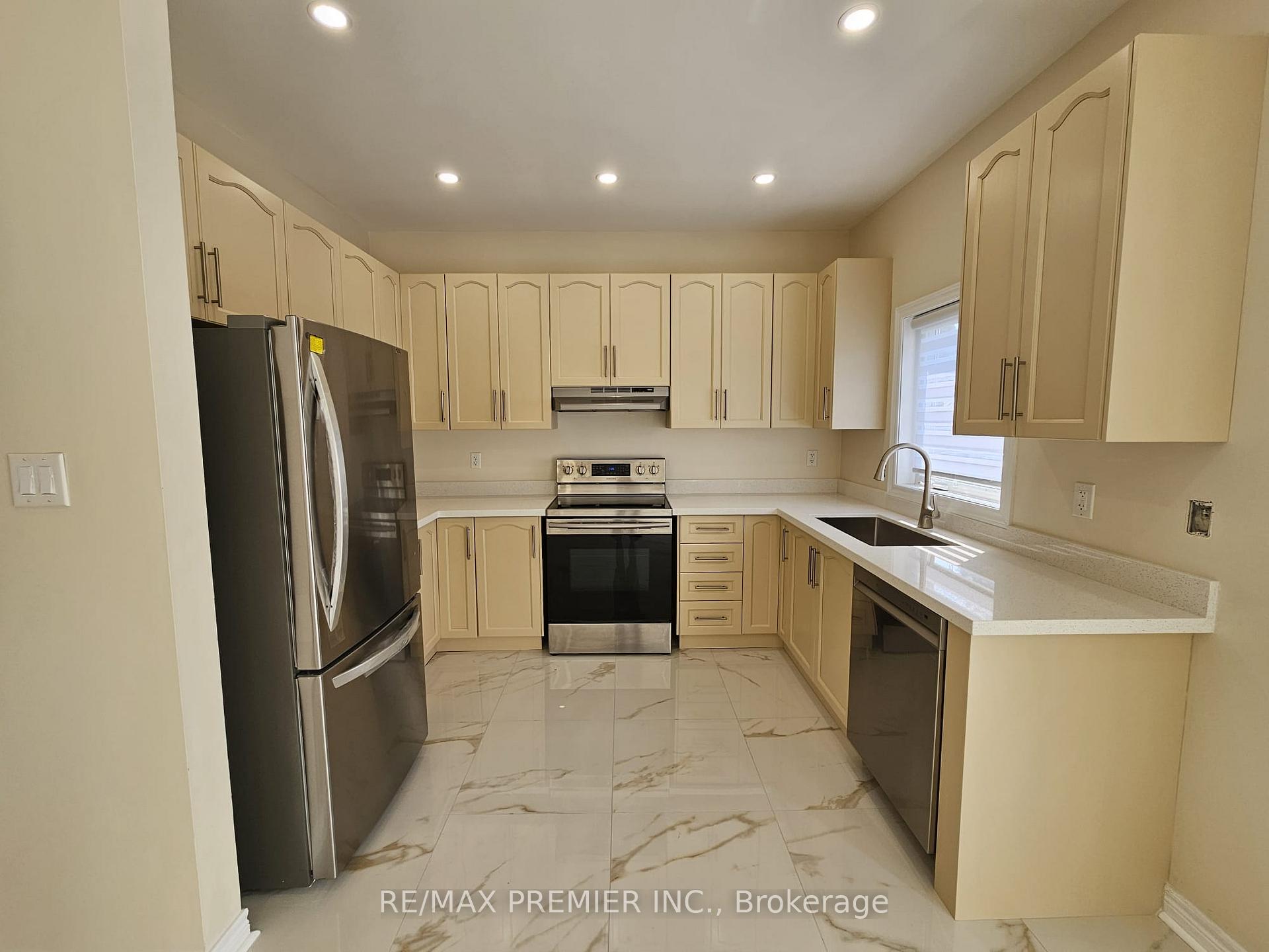 Photo 3 of 116 Andes Crescent, Vaughan, Vellore Village — HOMEH