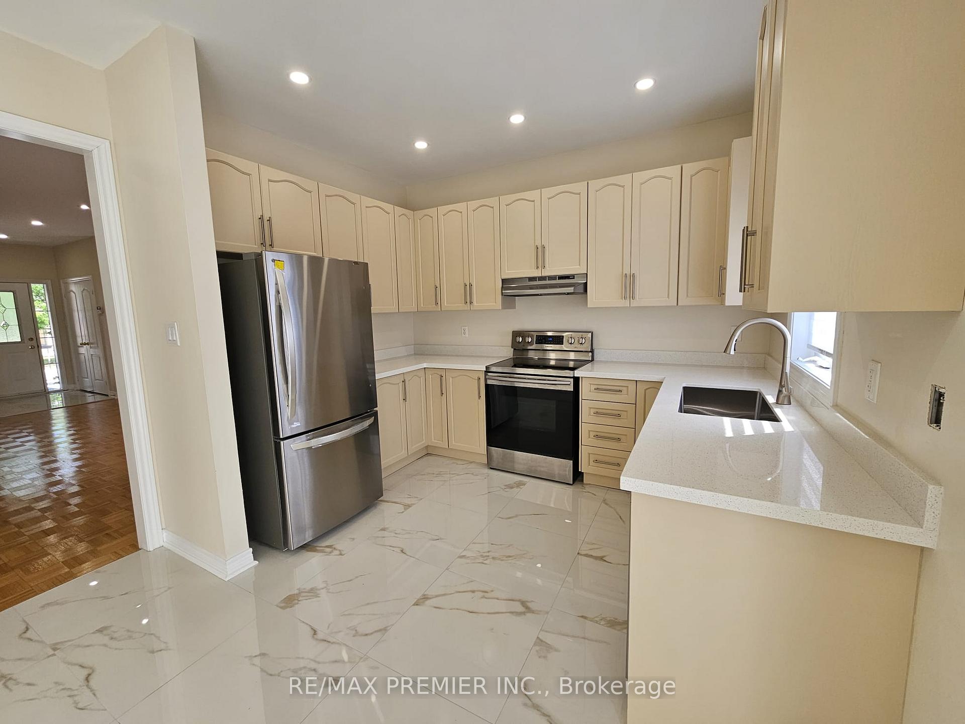 Photo 4 of 116 Andes Crescent, Vaughan, Vellore Village — HOMEH