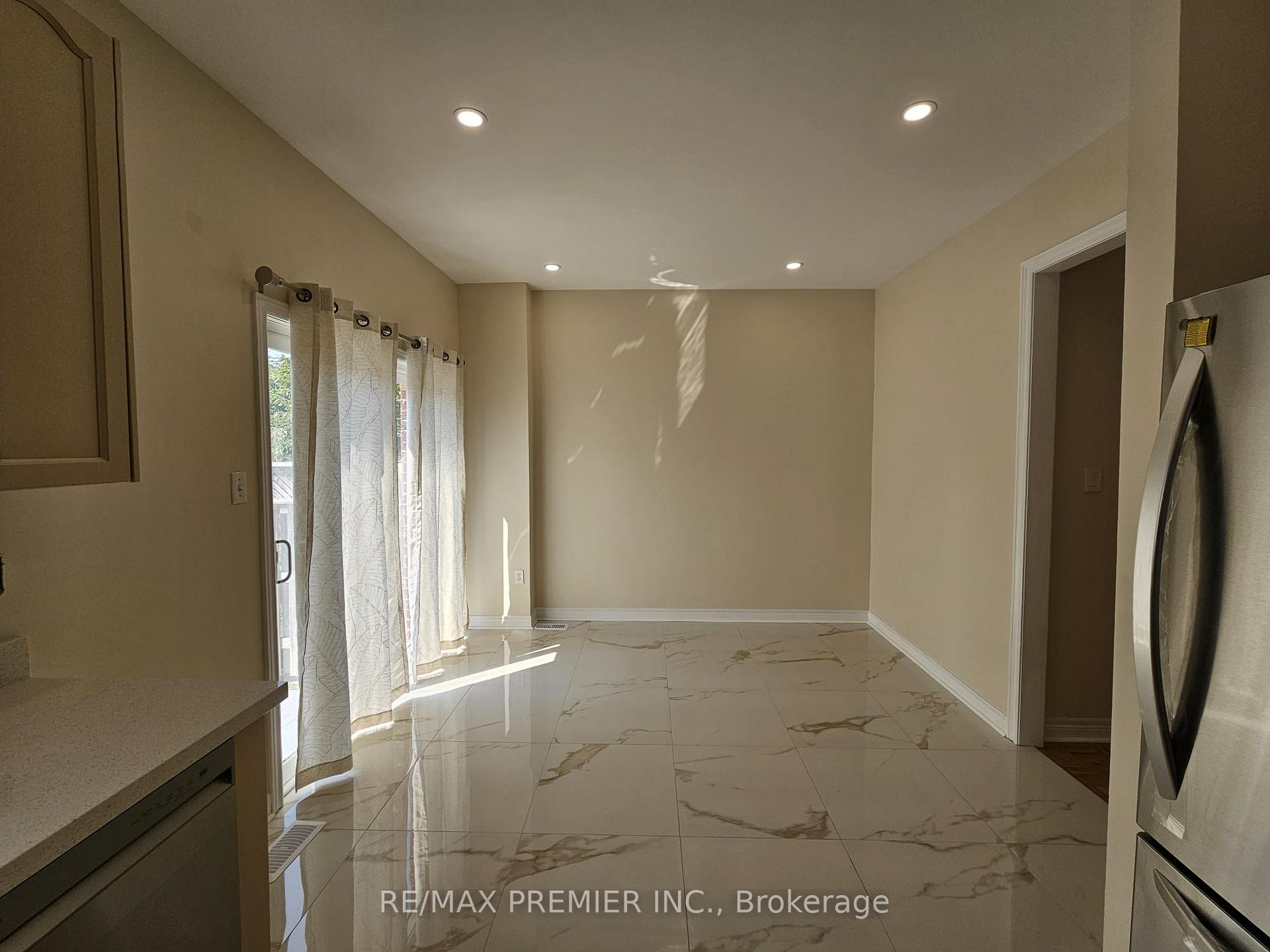 Photo 5 of 116 Andes Crescent, Vaughan, Vellore Village — HOMEH