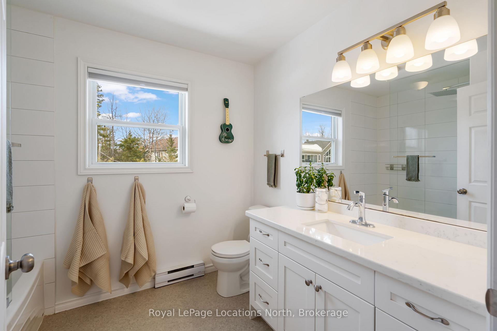 Photo 3 of 10 Constance Boulevard, Wasaga Beach — HOMEH