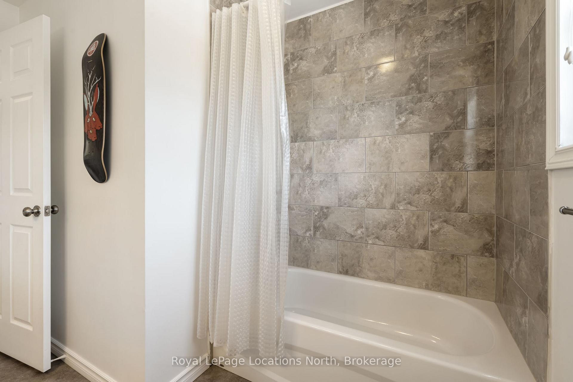 Photo 11 of 10 Constance Boulevard, Wasaga Beach — HOMEH