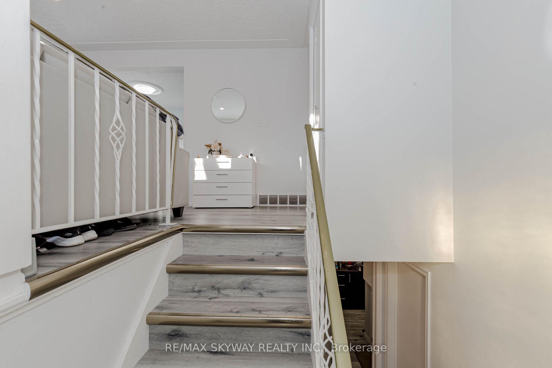Photo 5 of 512 Glendene Crescent, Waterloo — HOMEH