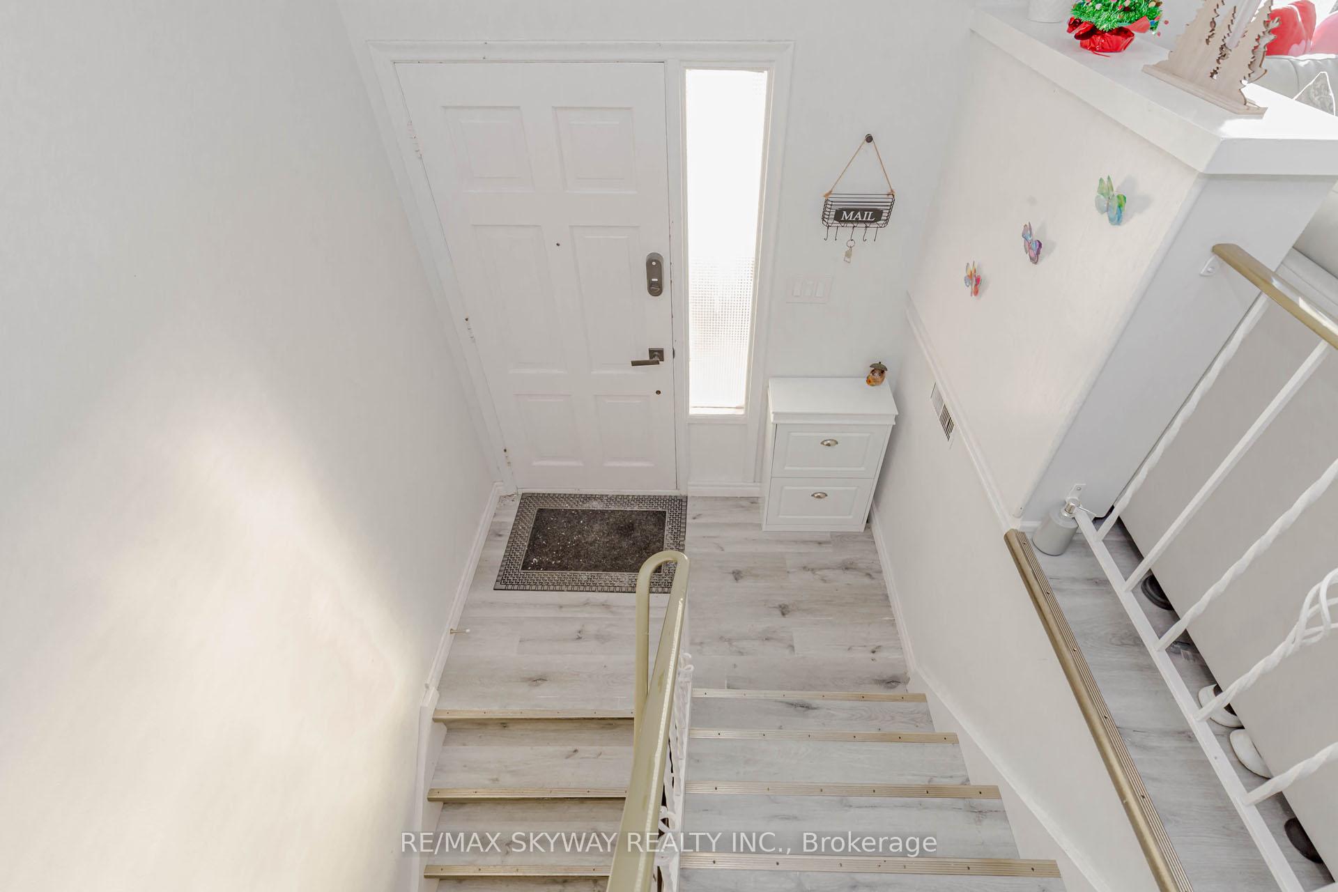 Photo 6 of 512 Glendene Crescent, Waterloo — HOMEH