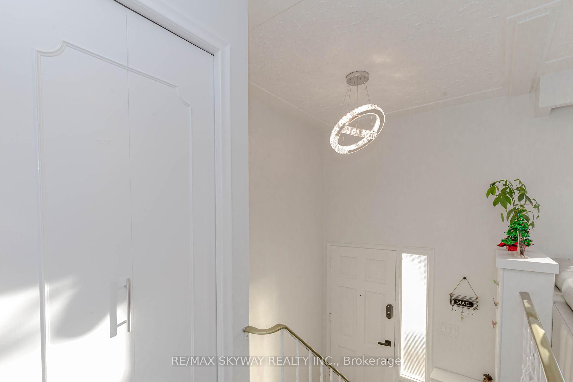 Photo 7 of 512 Glendene Crescent, Waterloo — HOMEH