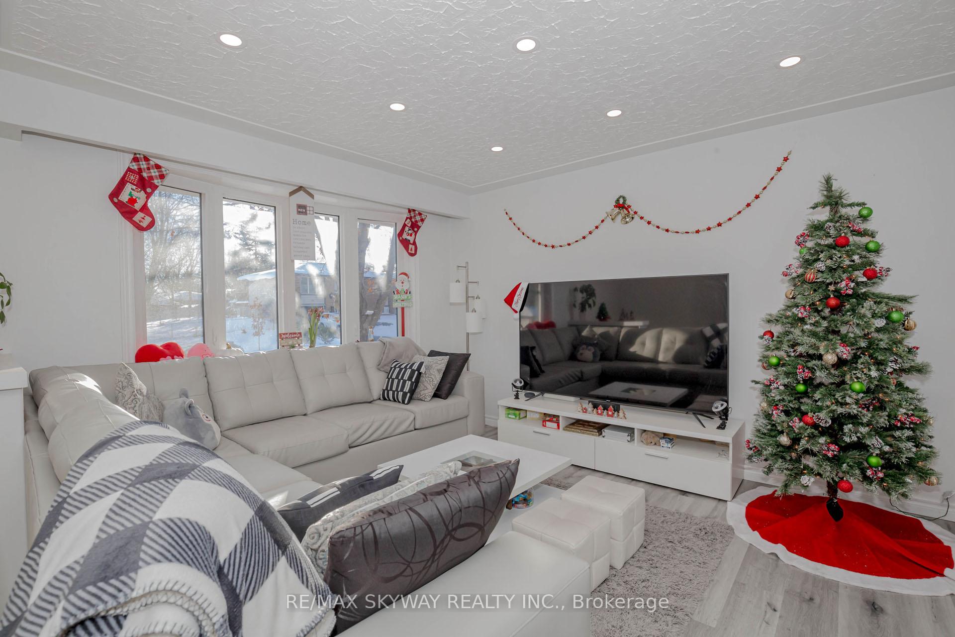 Photo 8 of 512 Glendene Crescent, Waterloo — HOMEH