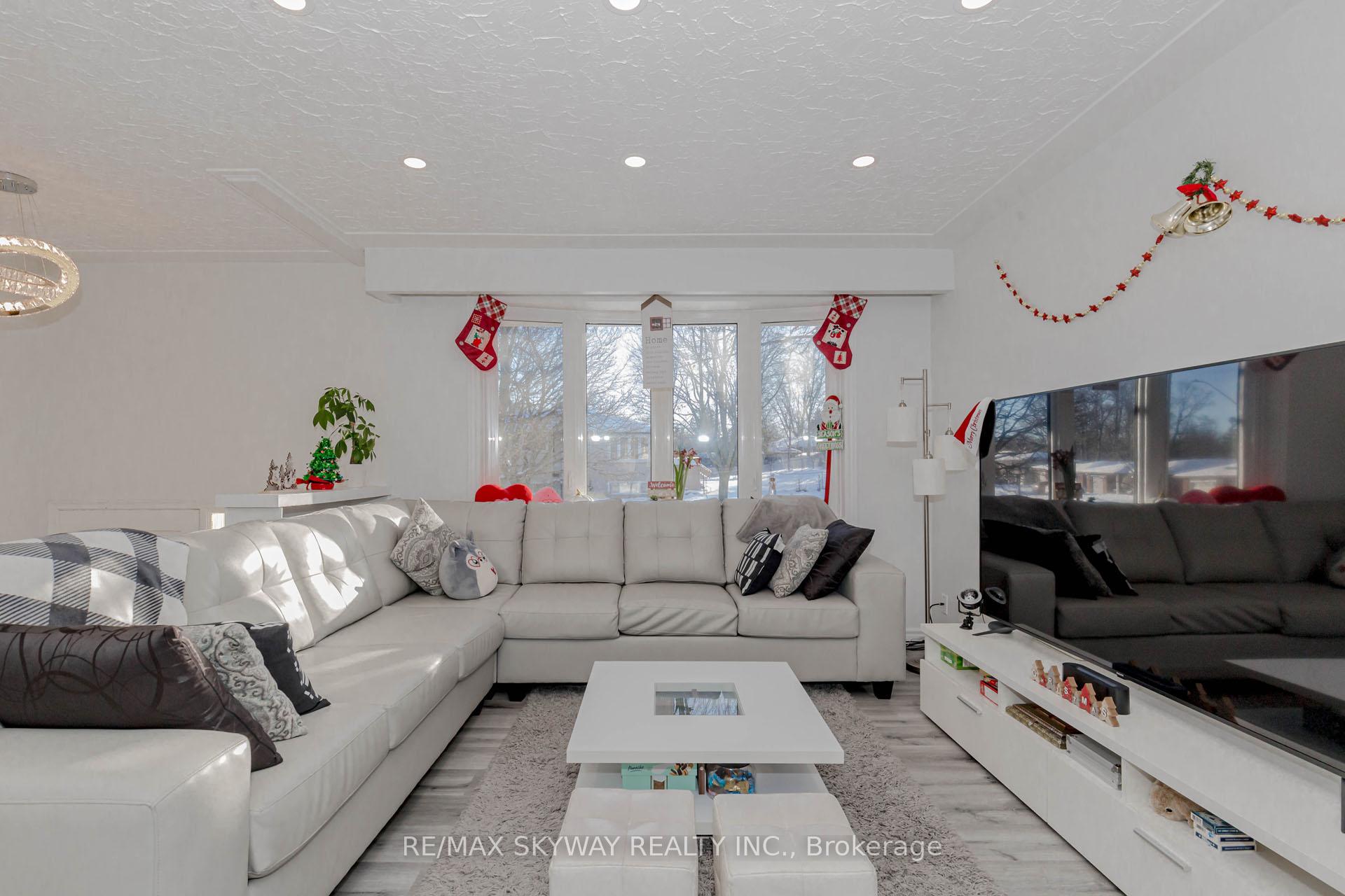 Photo 9 of 512 Glendene Crescent, Waterloo — HOMEH