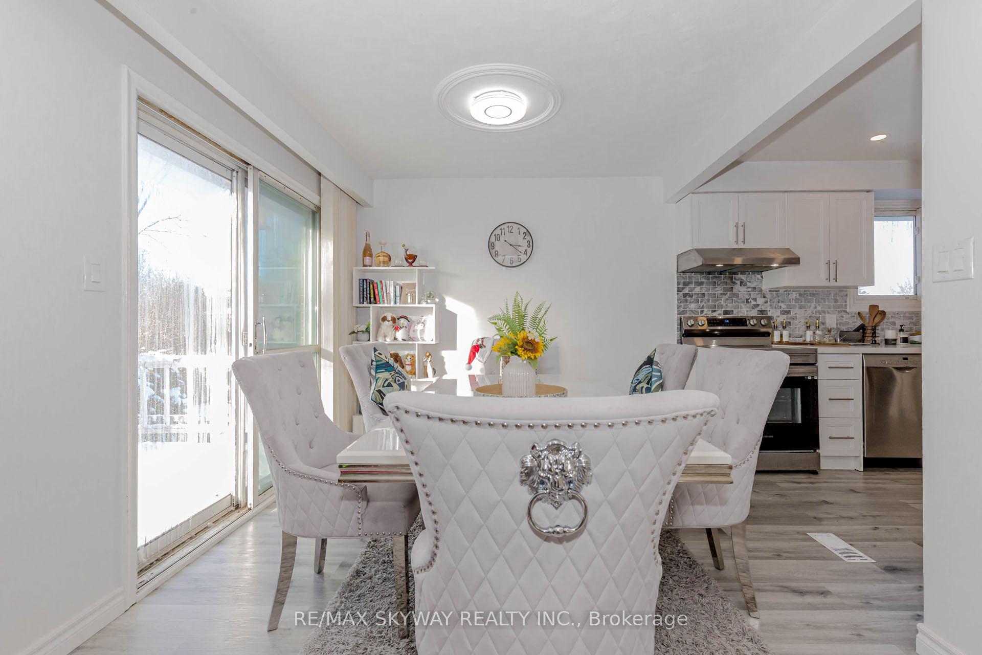 Photo 12 of 512 Glendene Crescent, Waterloo — HOMEH