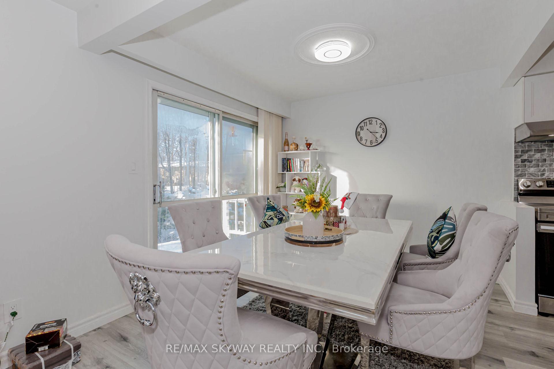Photo 13 of 512 Glendene Crescent, Waterloo — HOMEH