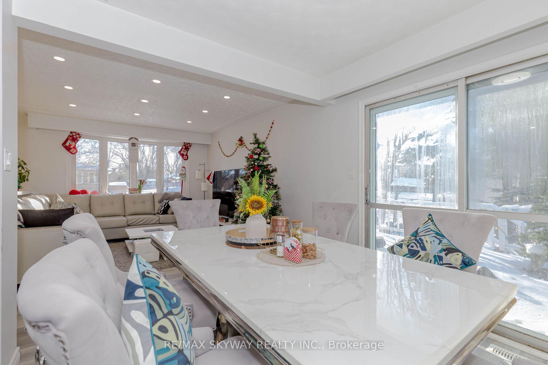Photo 14 of 512 Glendene Crescent, Waterloo — HOMEH