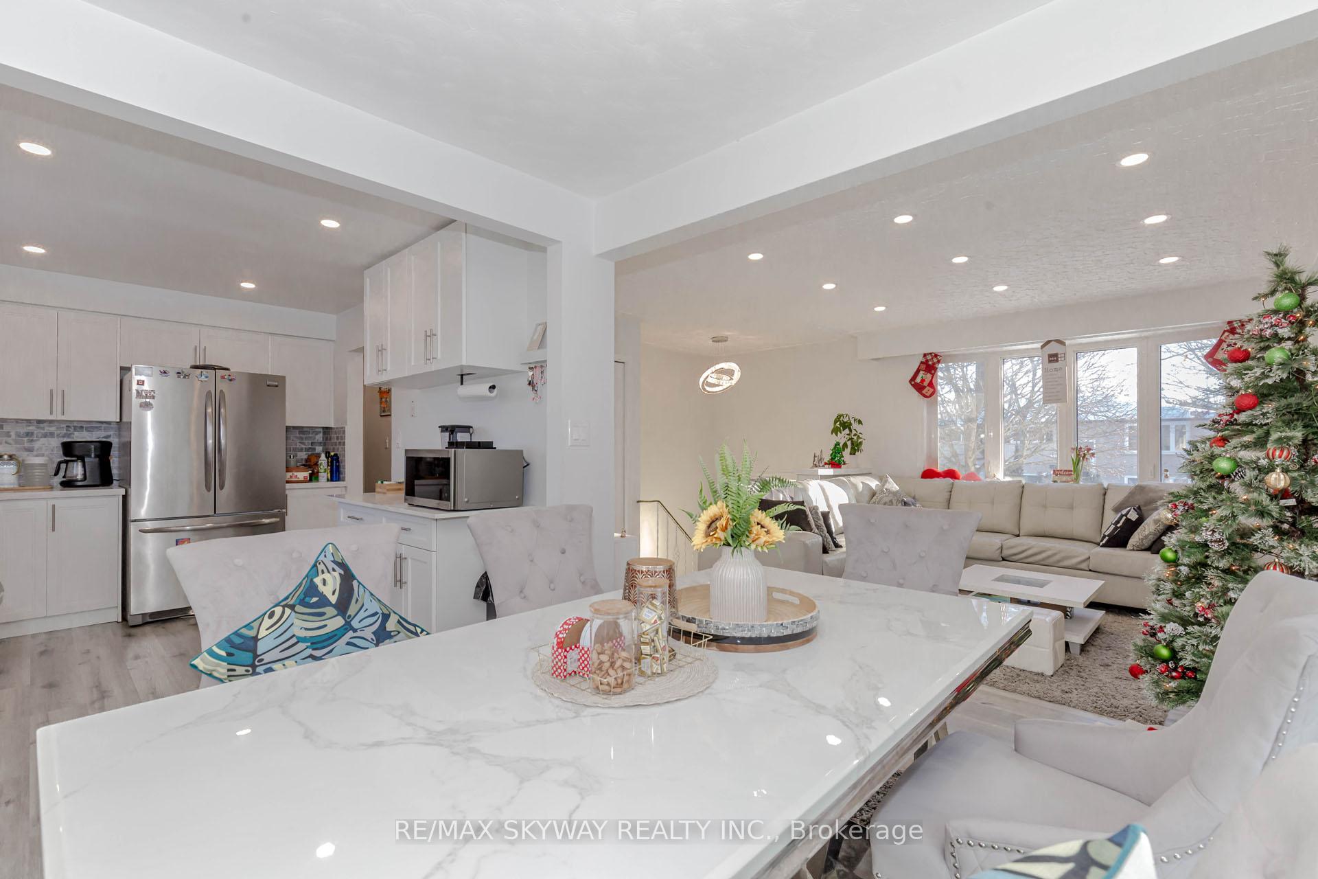 Photo 15 of 512 Glendene Crescent, Waterloo — HOMEH