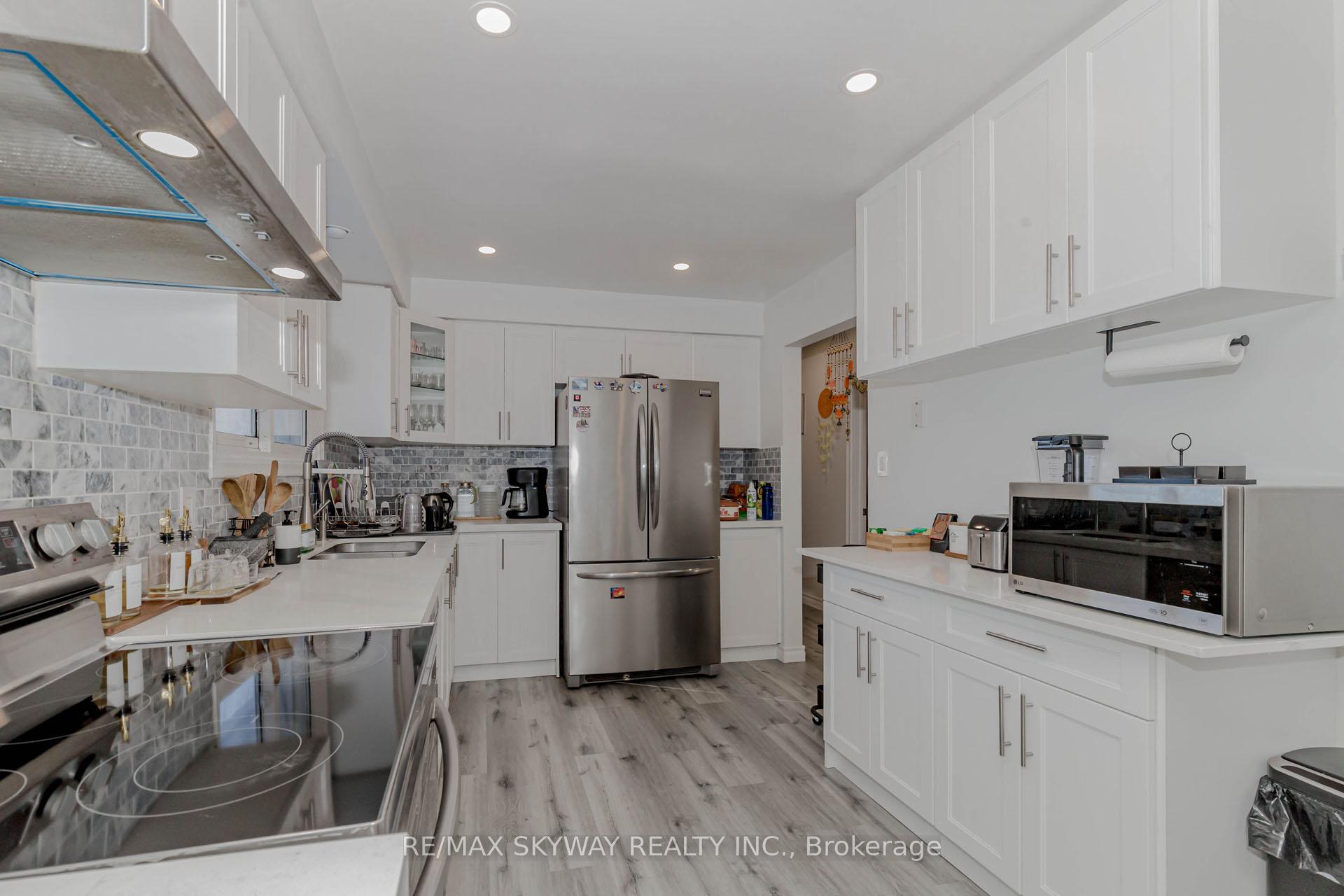 Photo 17 of 512 Glendene Crescent, Waterloo — HOMEH