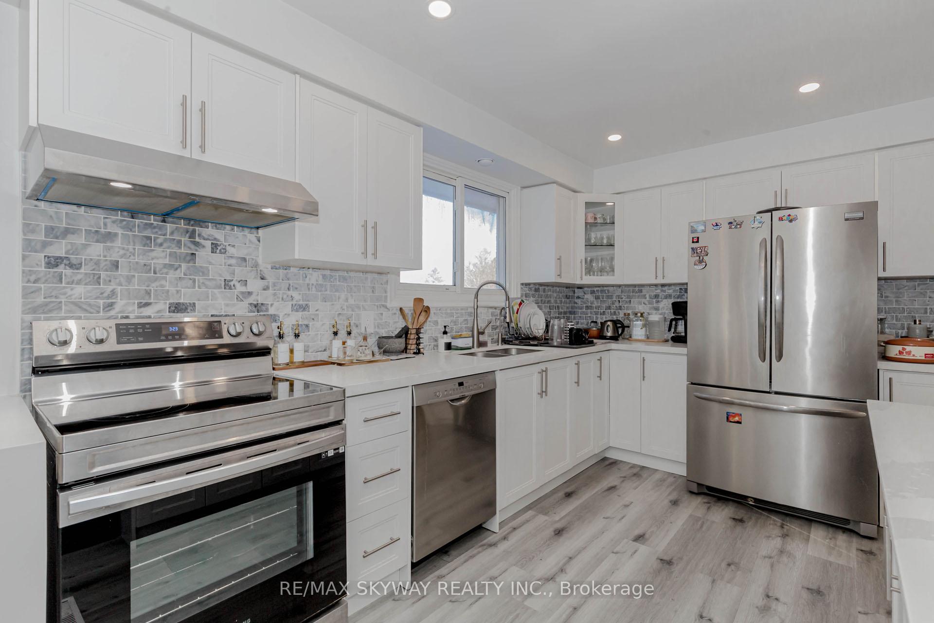 Photo 18 of 512 Glendene Crescent, Waterloo — HOMEH