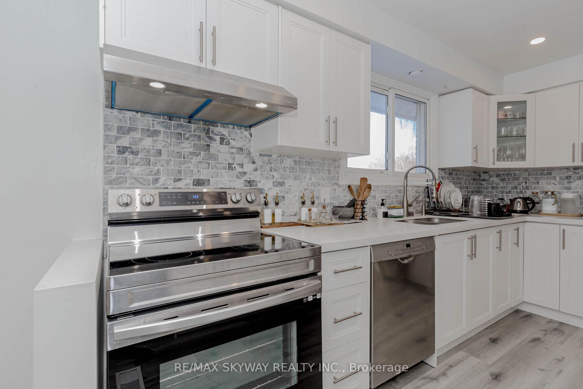 Photo 19 of 512 Glendene Crescent, Waterloo — HOMEH