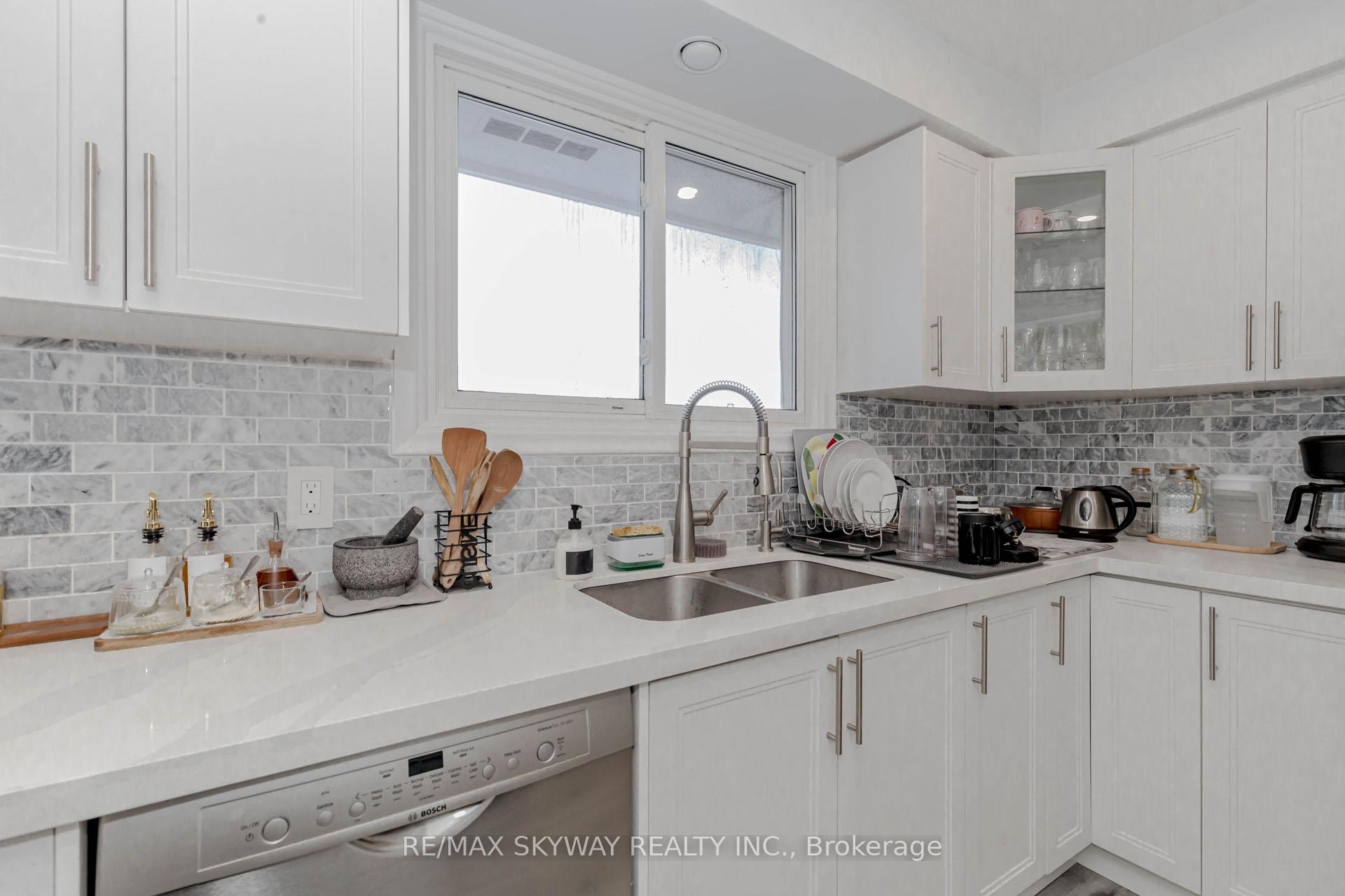 Photo 21 of 512 Glendene Crescent, Waterloo — HOMEH