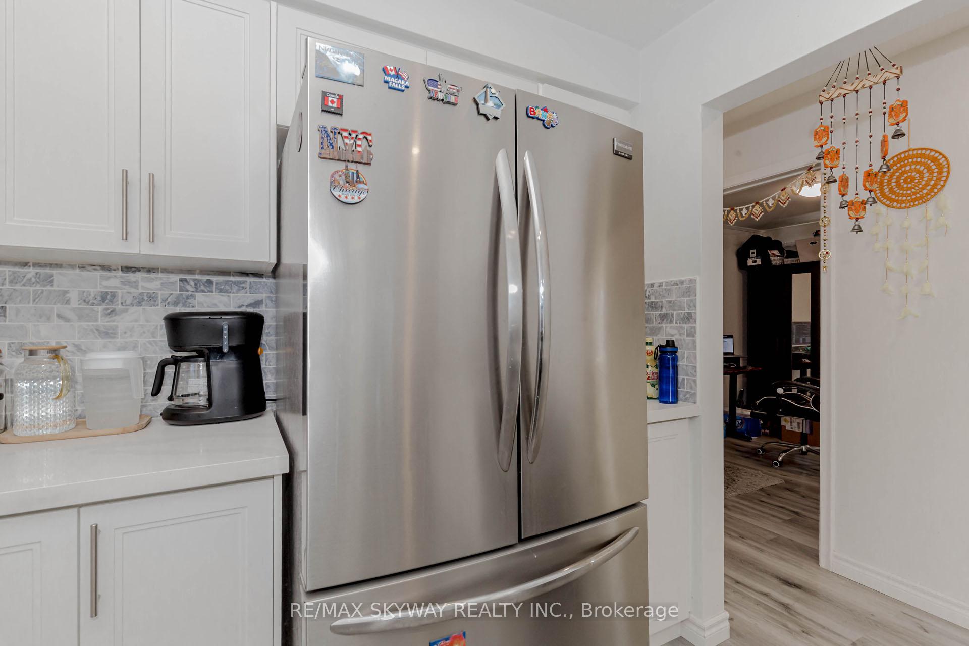 Photo 22 of 512 Glendene Crescent, Waterloo — HOMEH