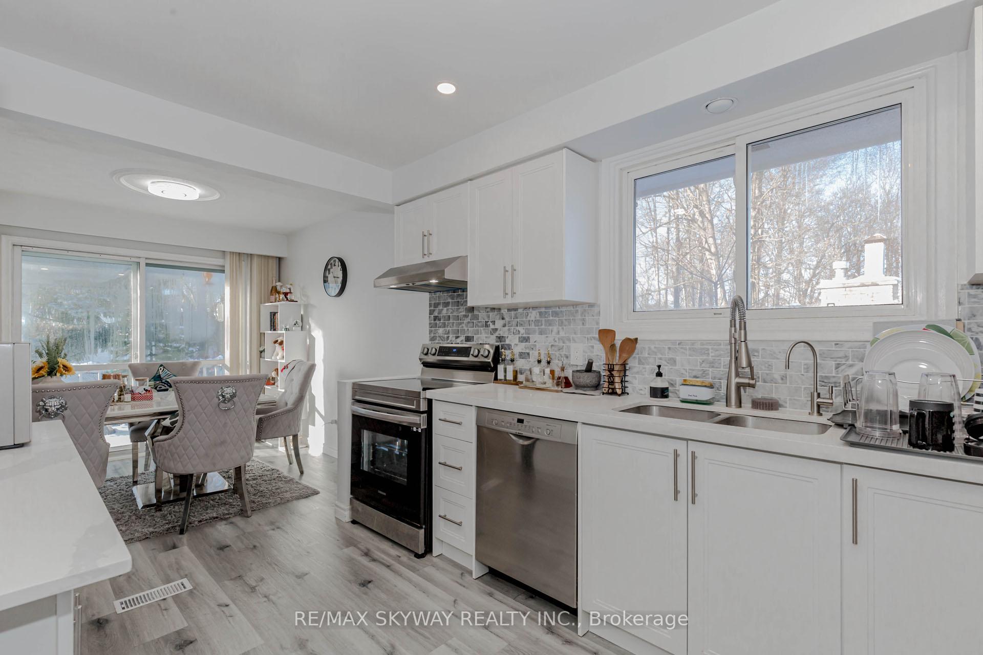 Photo 23 of 512 Glendene Crescent, Waterloo — HOMEH