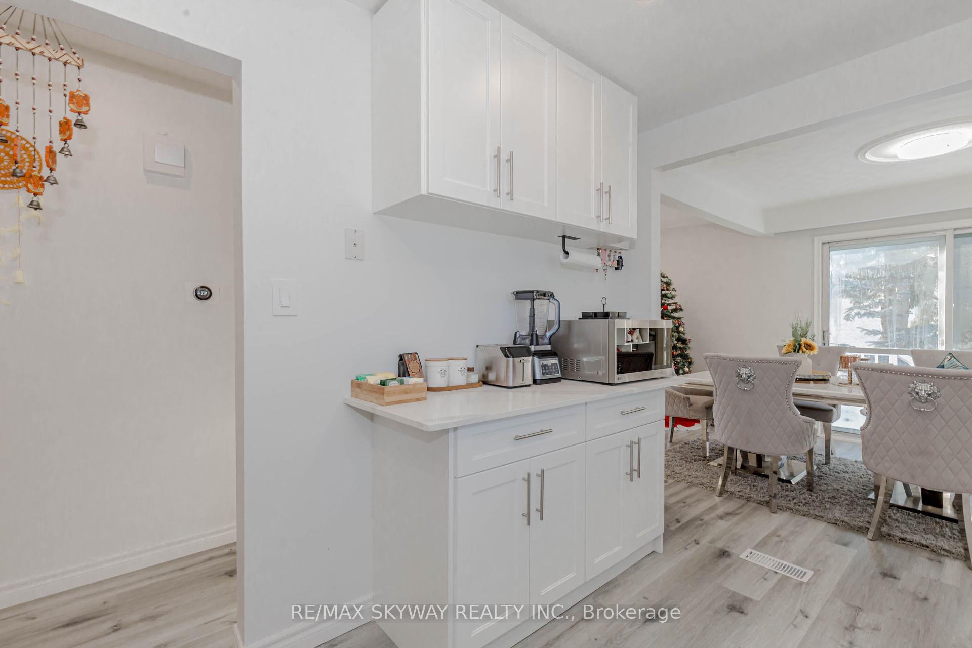 Photo 24 of 512 Glendene Crescent, Waterloo — HOMEH
