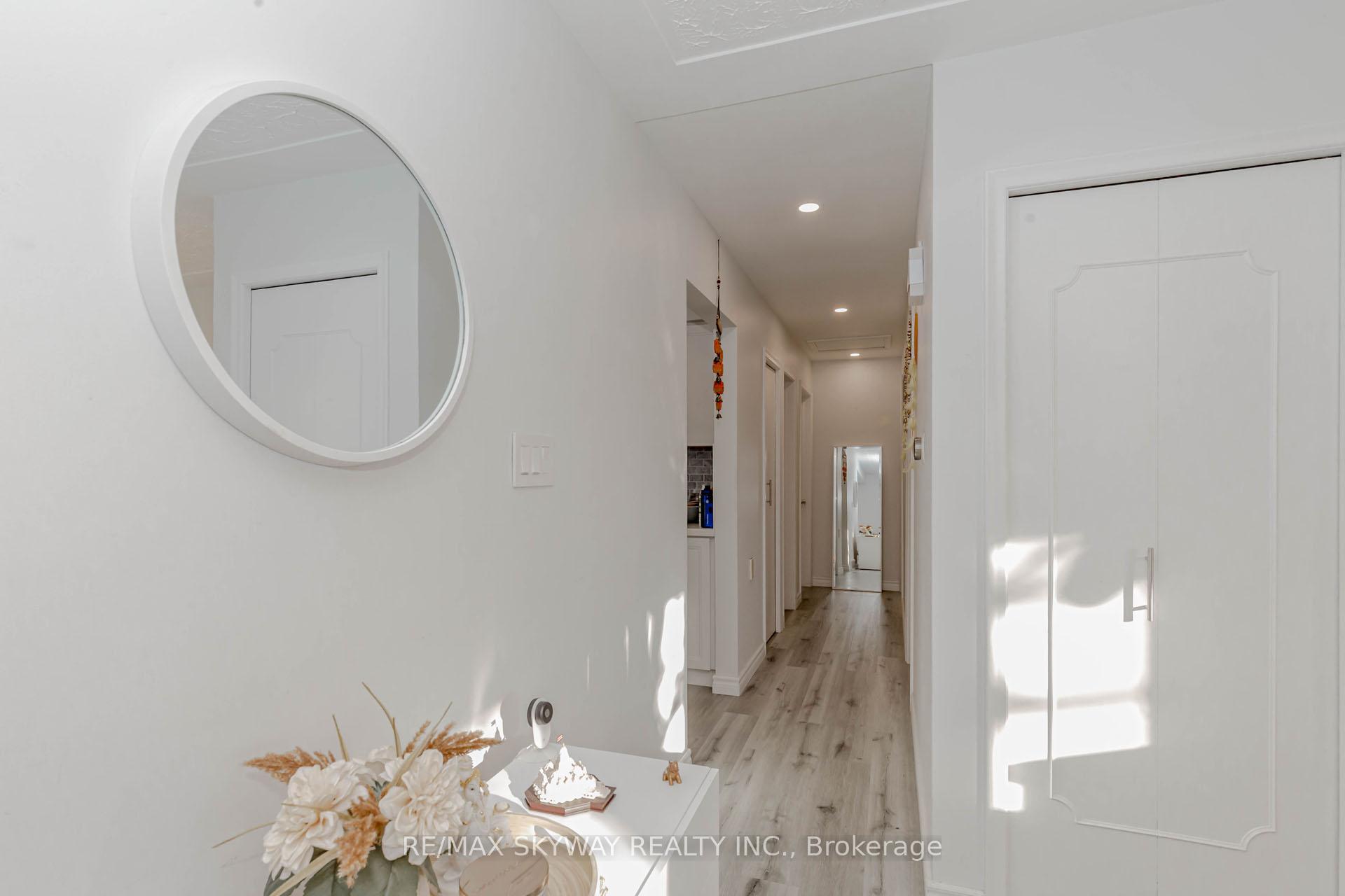 Photo 25 of 512 Glendene Crescent, Waterloo — HOMEH