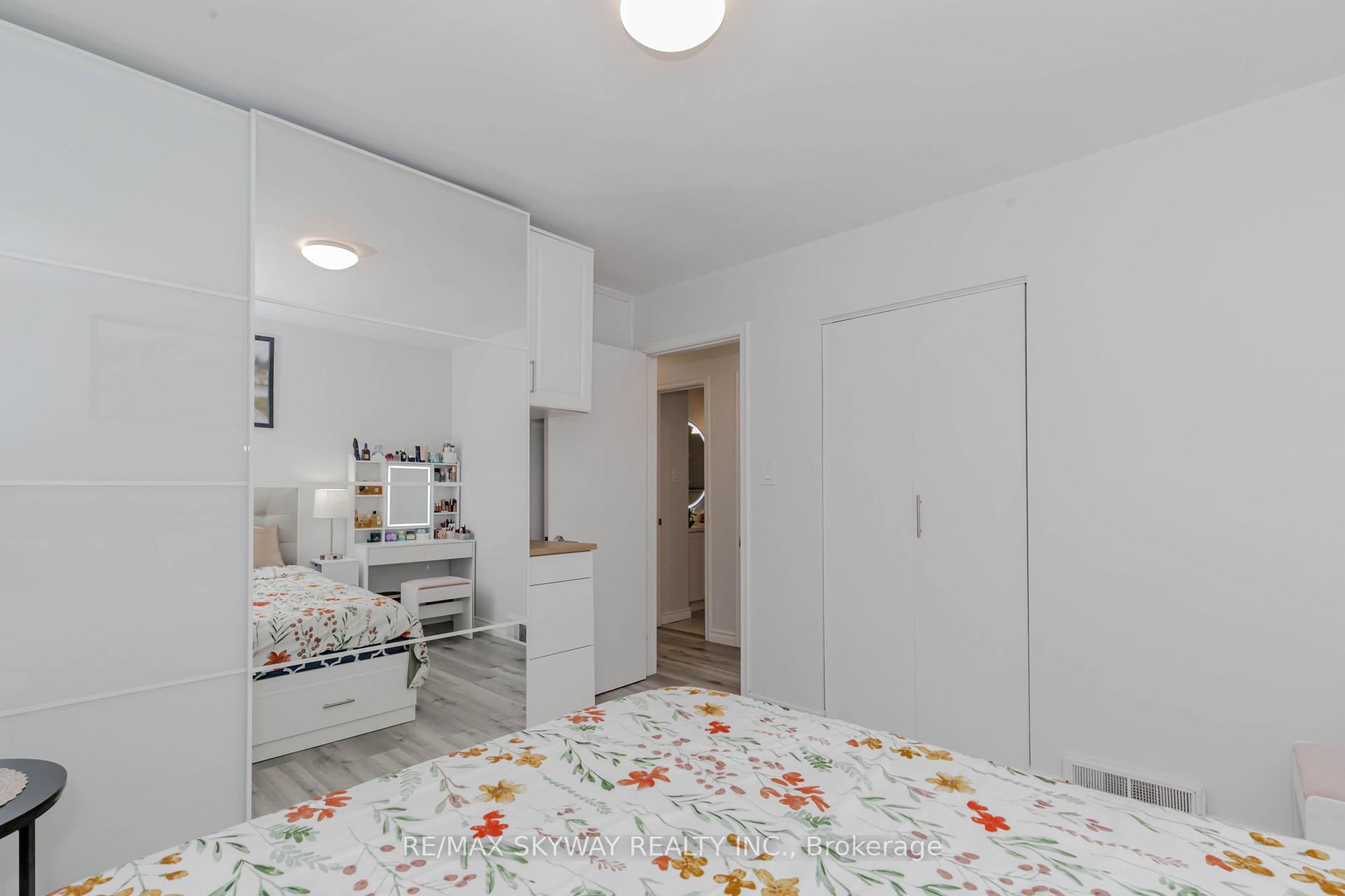 Photo 26 of 512 Glendene Crescent, Waterloo — HOMEH