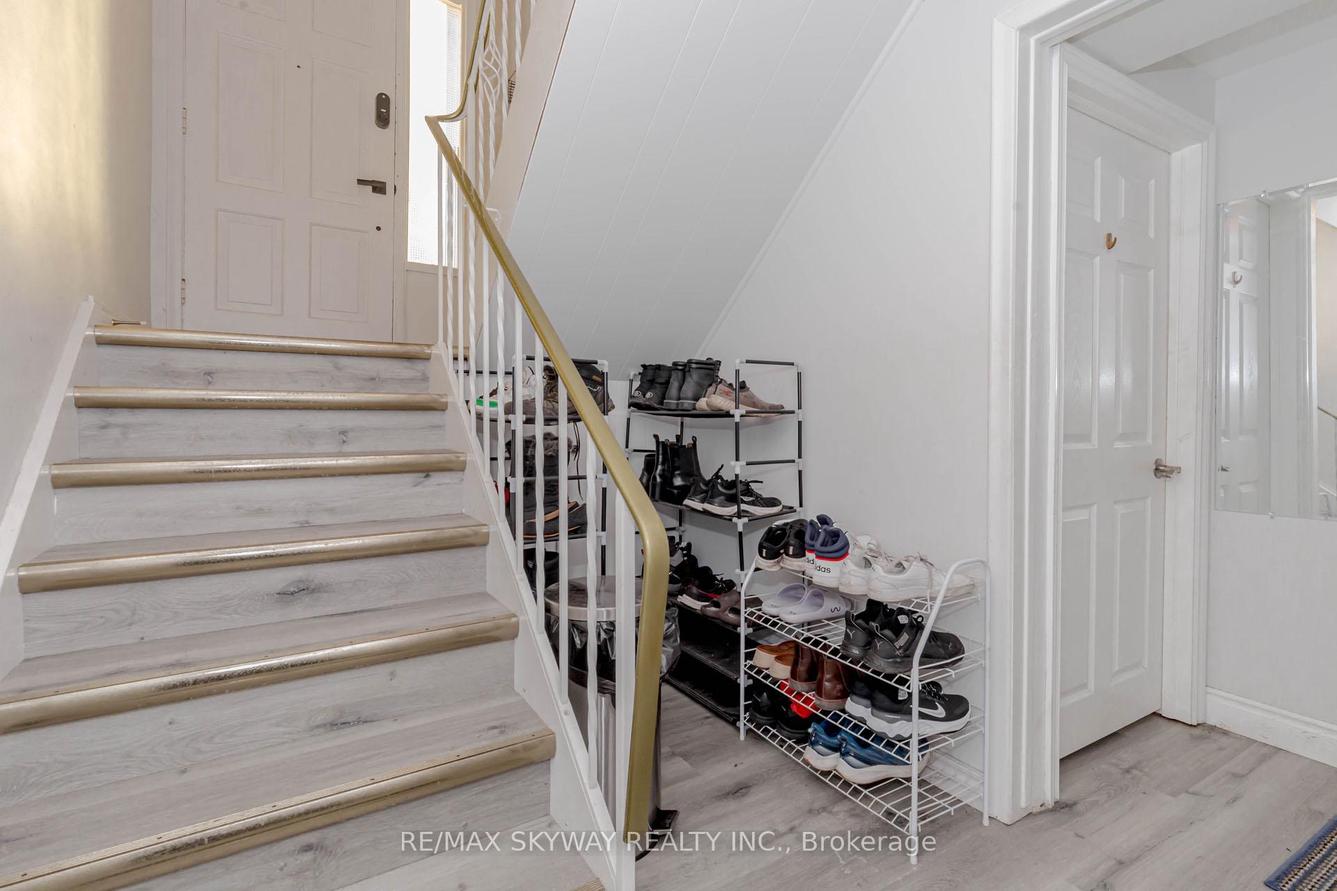 Photo 35 of 512 Glendene Crescent, Waterloo — HOMEH