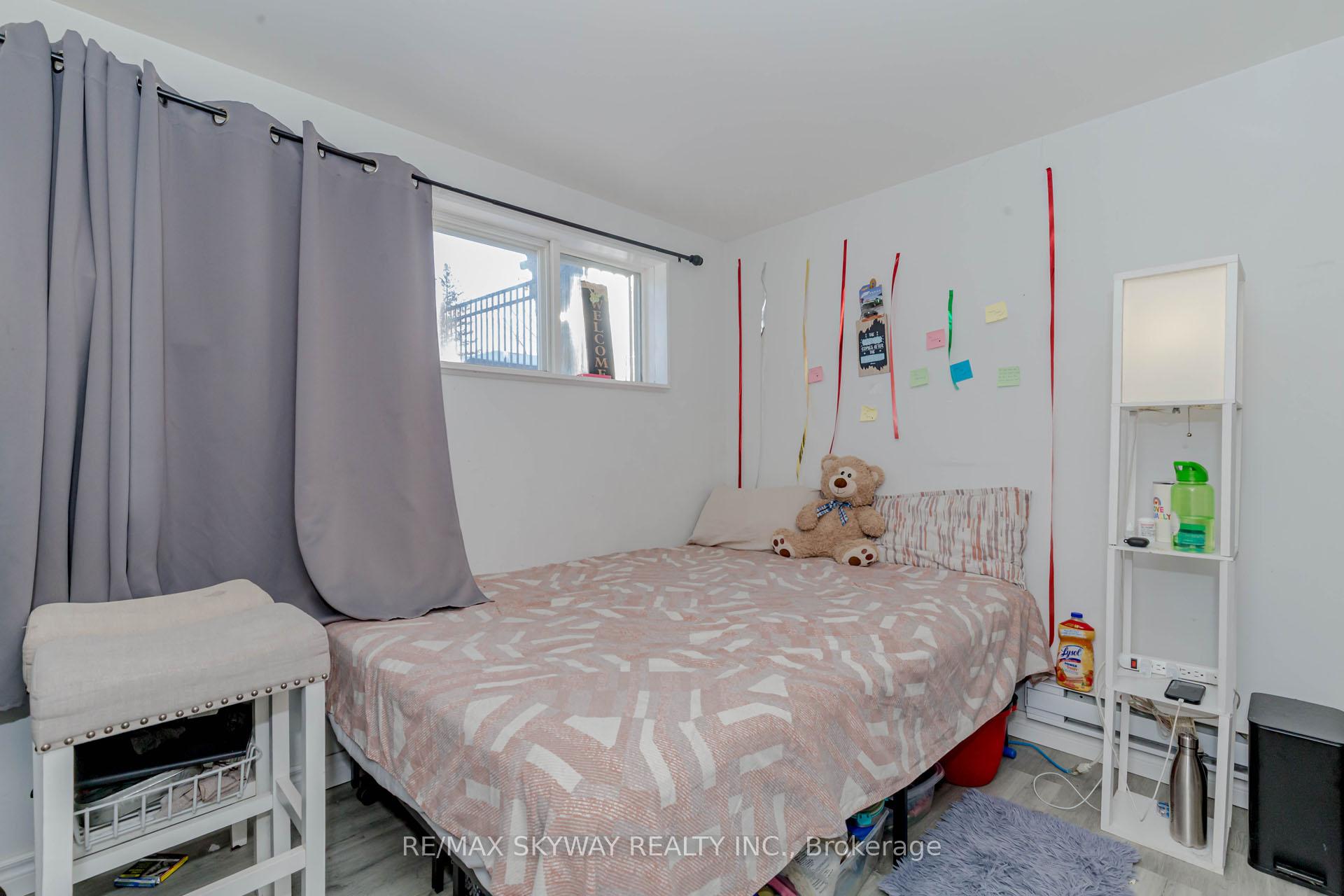 Photo 40 of 512 Glendene Crescent, Waterloo — HOMEH