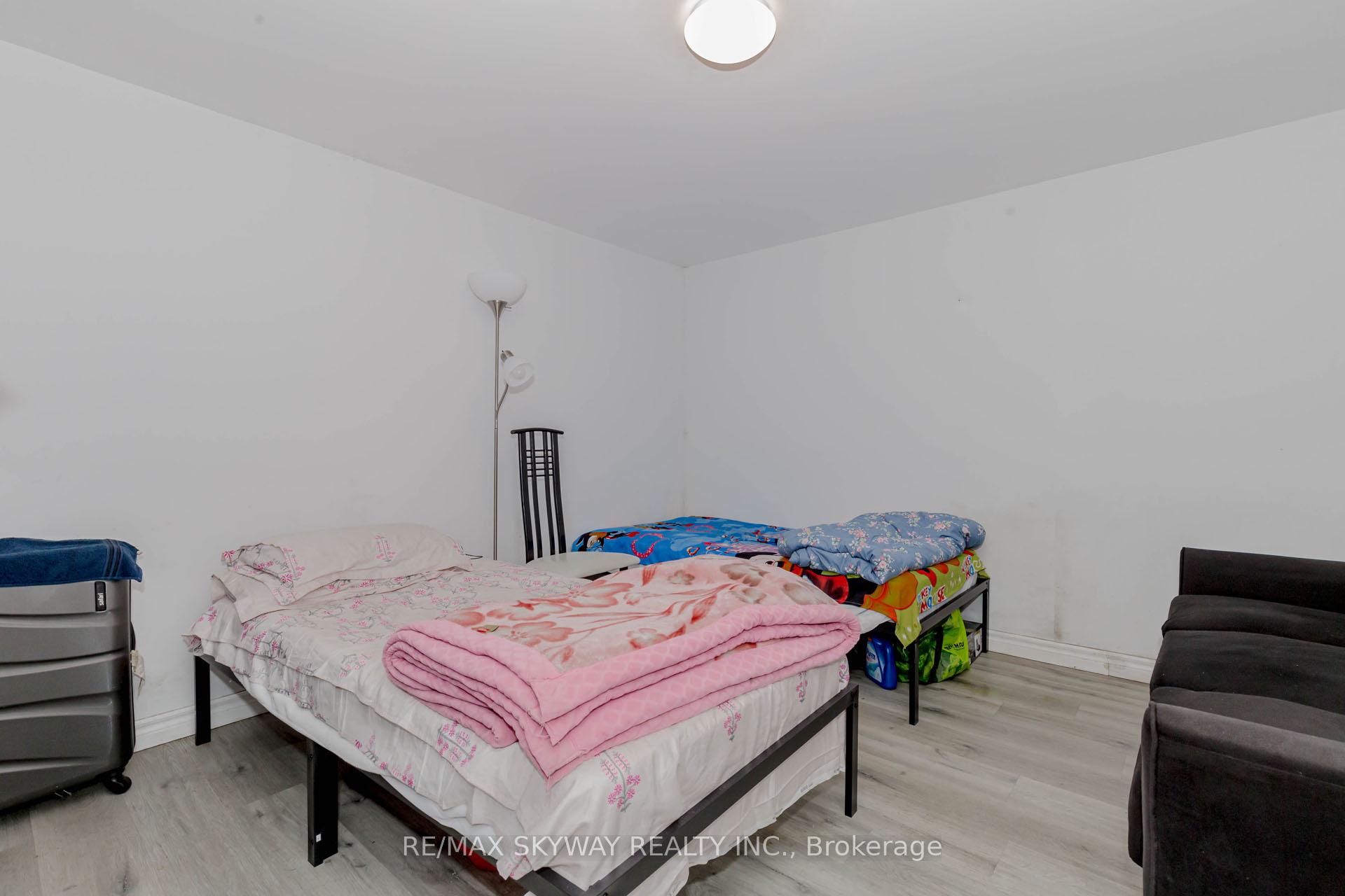 Photo 41 of 512 Glendene Crescent, Waterloo — HOMEH