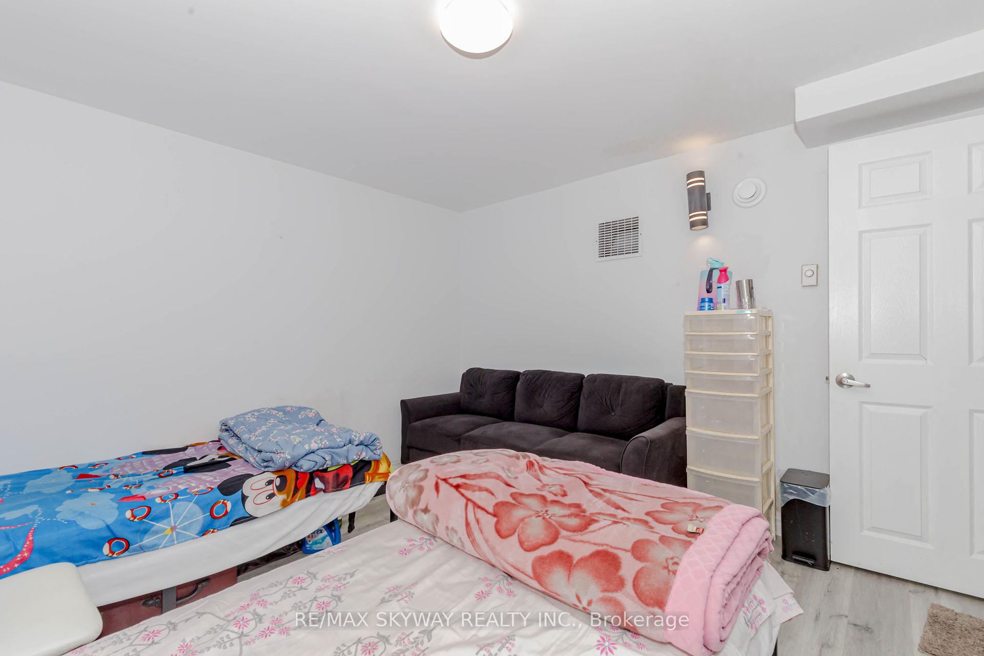 Photo 42 of 512 Glendene Crescent, Waterloo — HOMEH