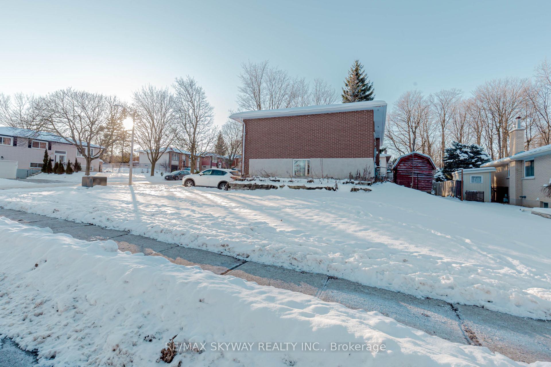 Photo 43 of 512 Glendene Crescent, Waterloo — HOMEH