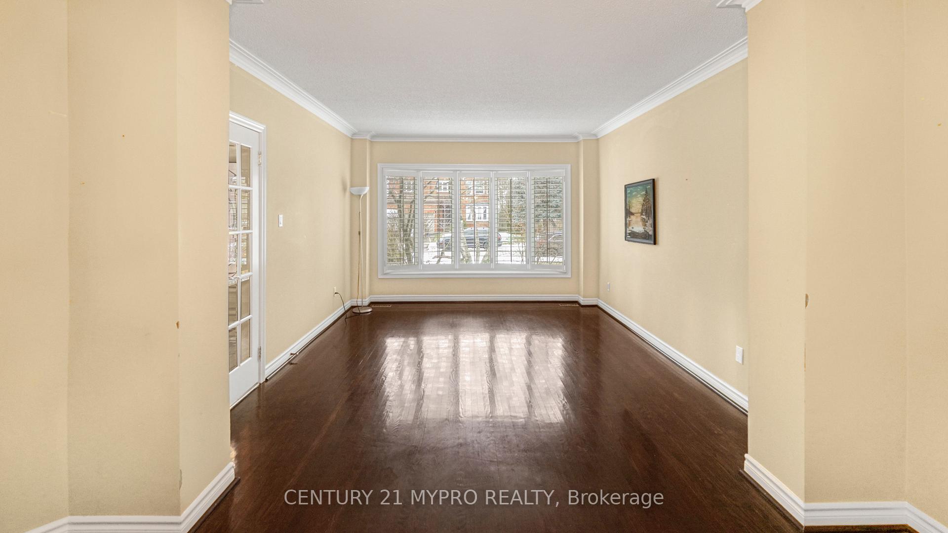 Photo 5 of 391 Greenock Drive, Vaughan, Maple — HOMEH