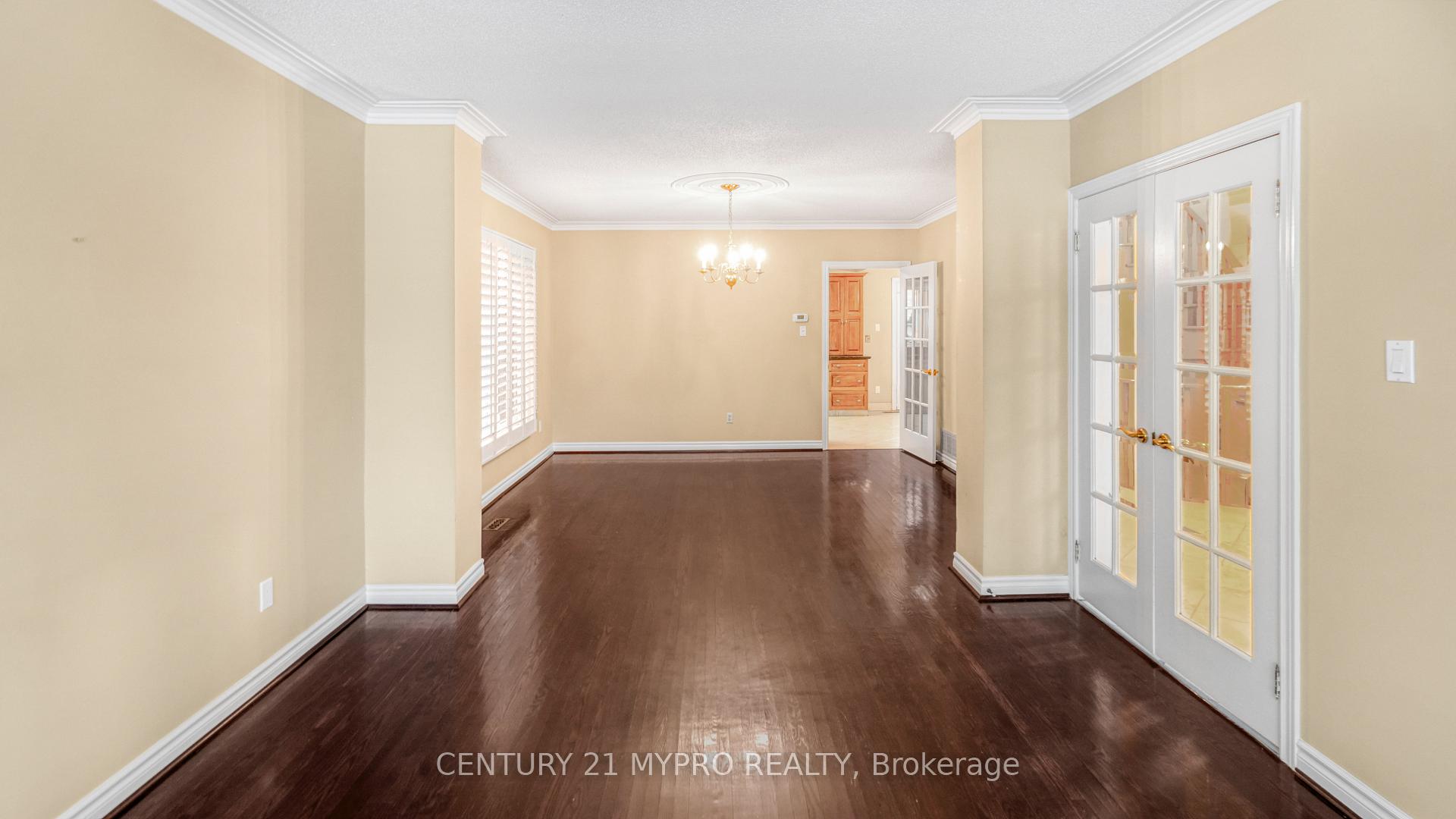 Photo 6 of 391 Greenock Drive, Vaughan, Maple — HOMEH