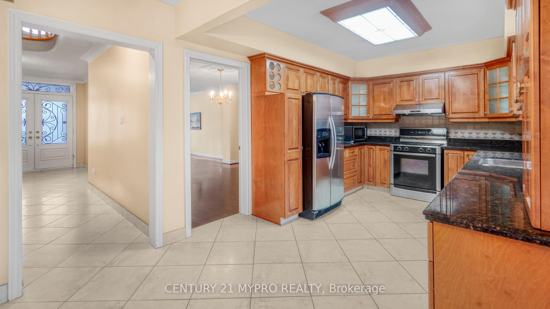 Photo 7 of 391 Greenock Drive, Vaughan, Maple — HOMEH