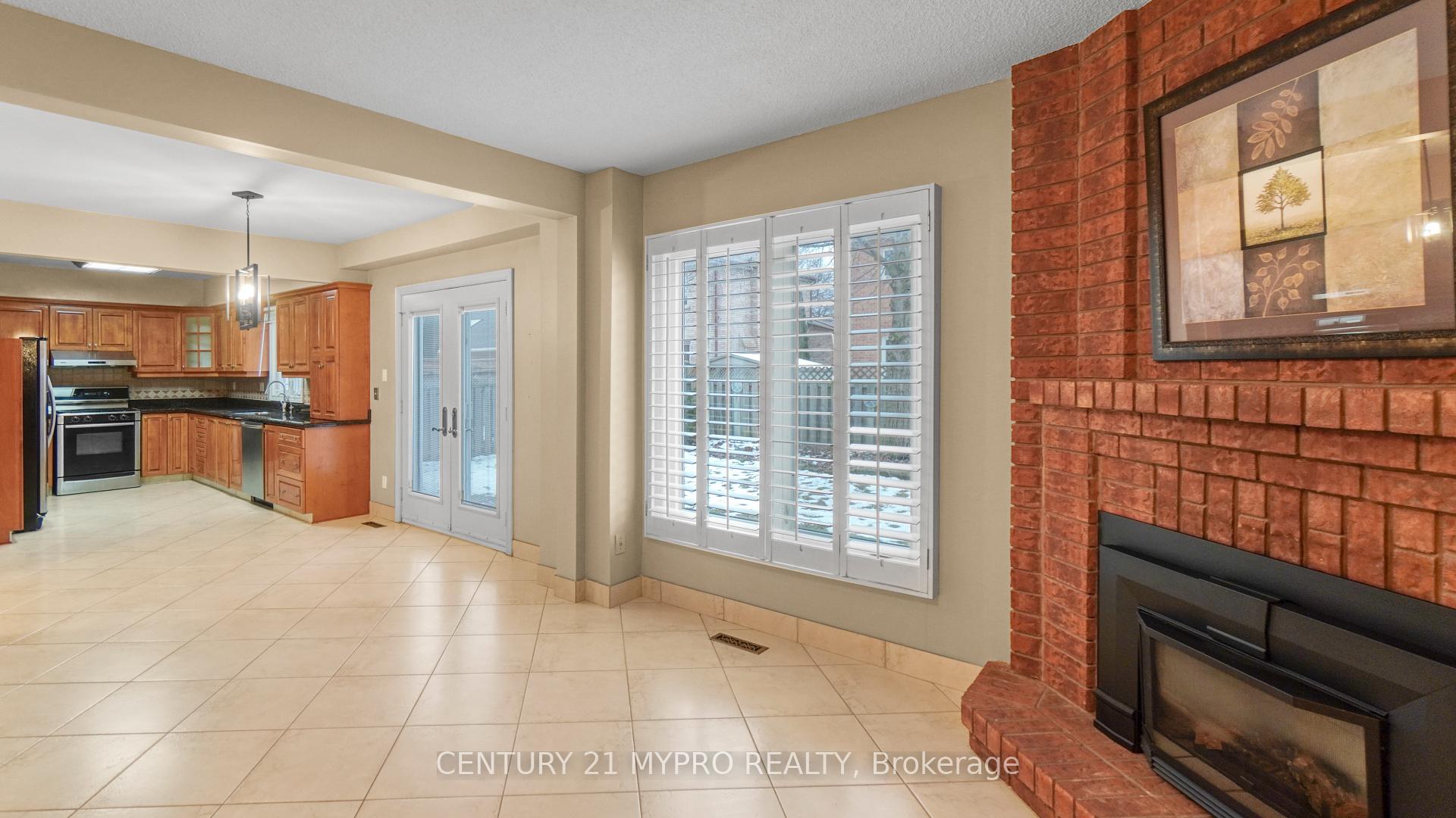 Photo 12 of 391 Greenock Drive, Vaughan, Maple — HOMEH