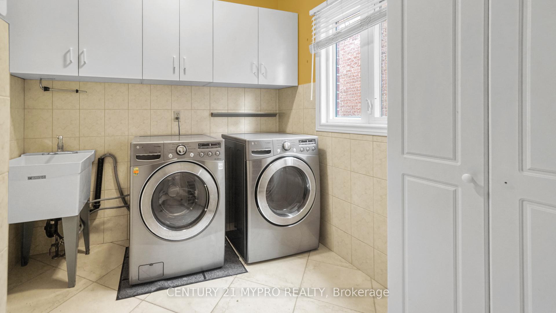 Photo 13 of 391 Greenock Drive, Vaughan, Maple — HOMEH
