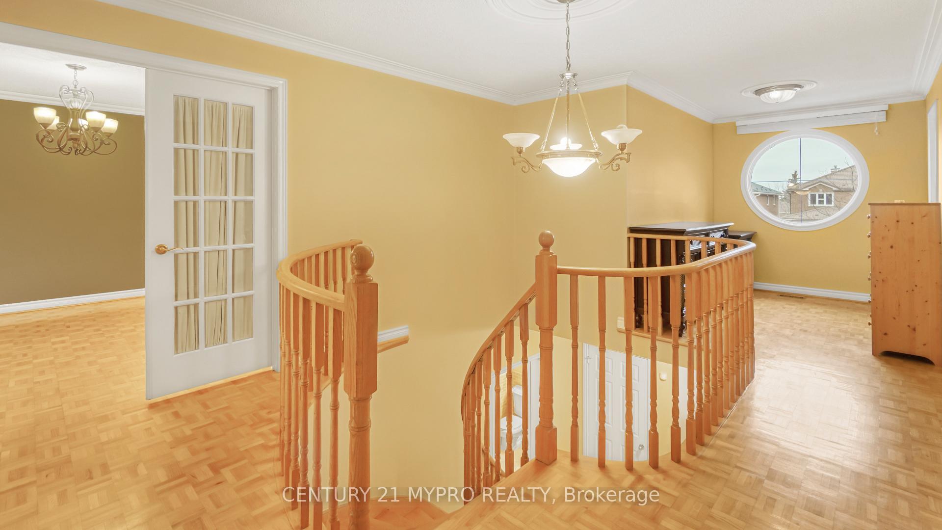 Photo 15 of 391 Greenock Drive, Vaughan, Maple — HOMEH